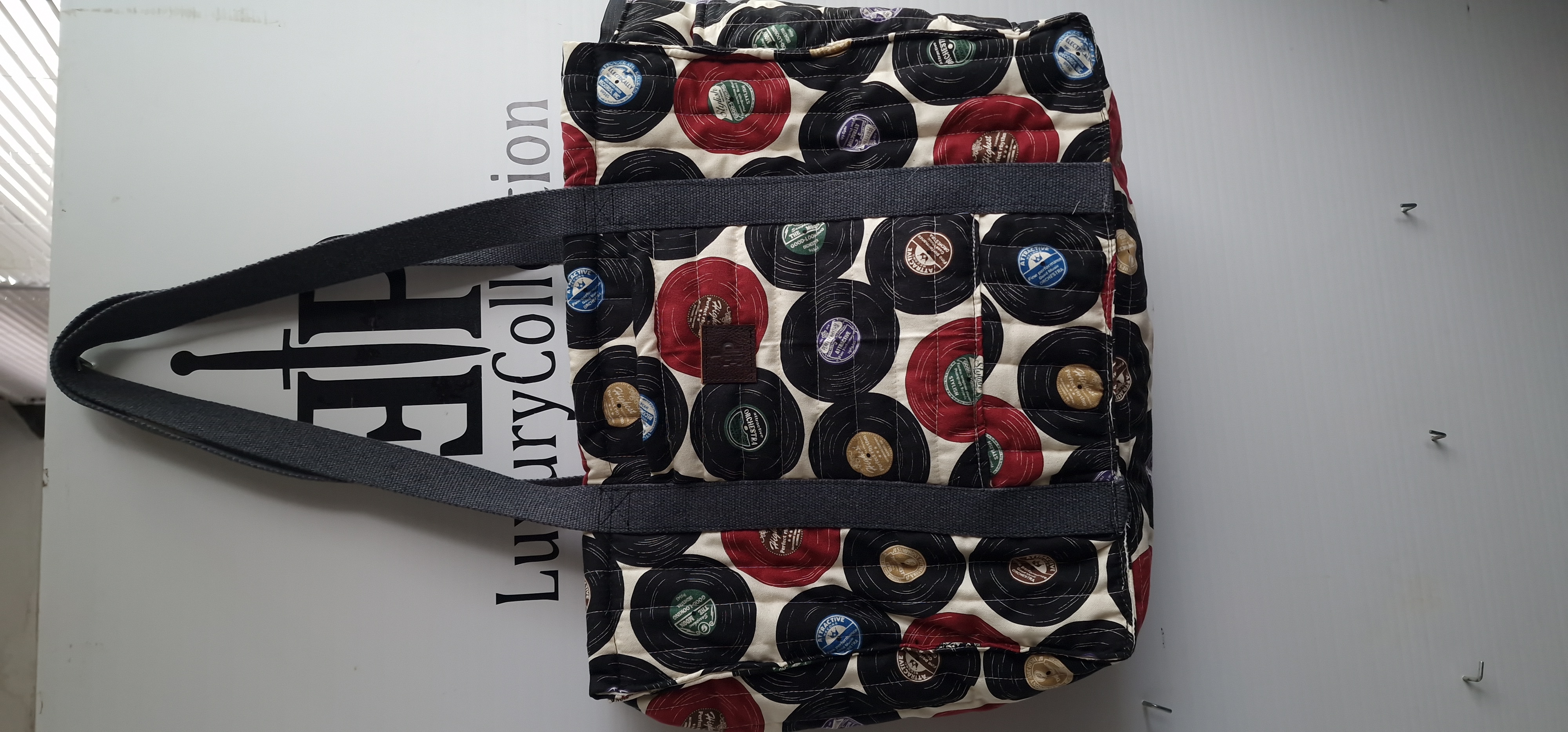 Bolsa estampada com discos de vinil