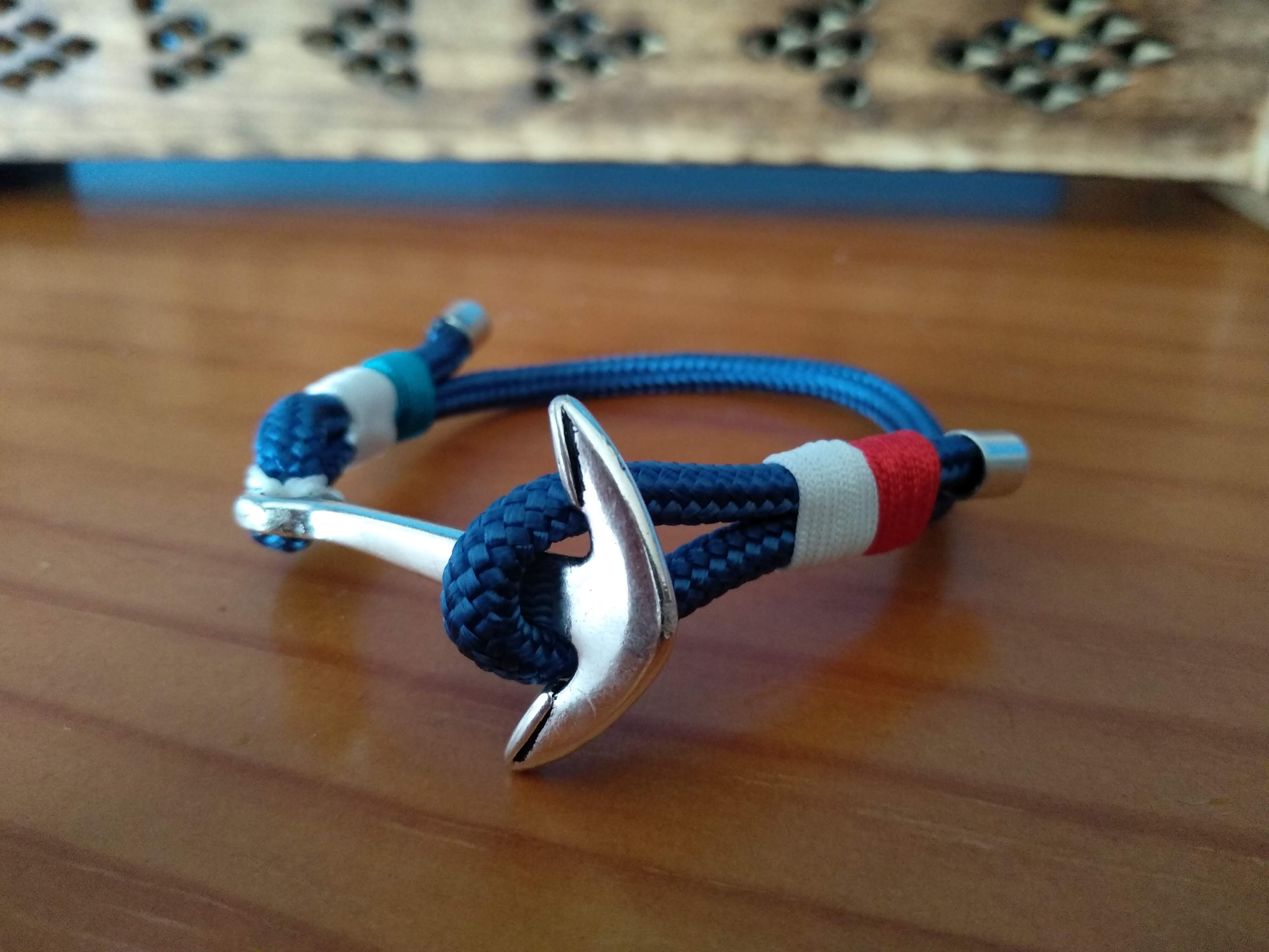 Pulsera de cuerda con anzuelo