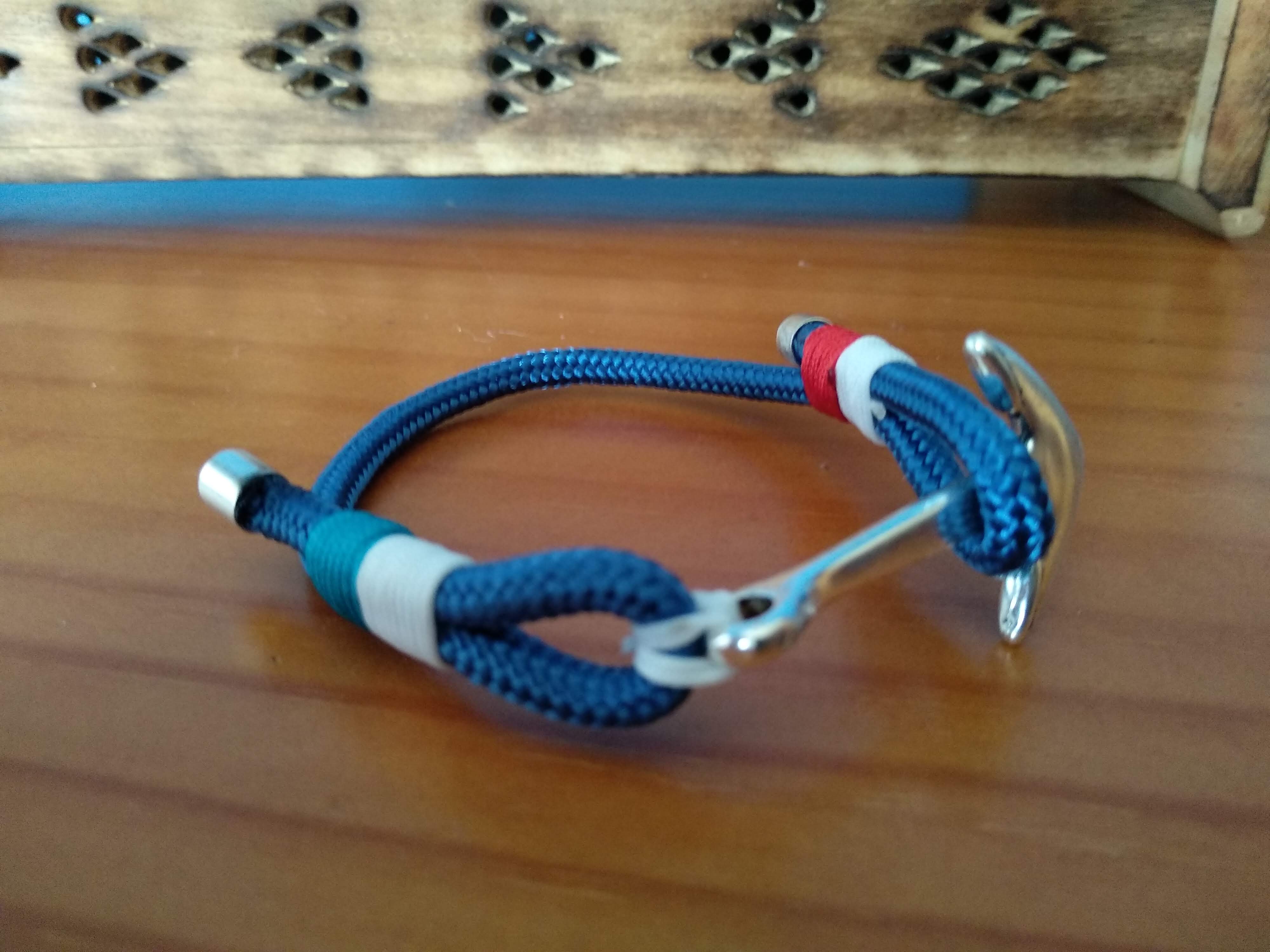 Pulsera de cuerda con anzuelo
