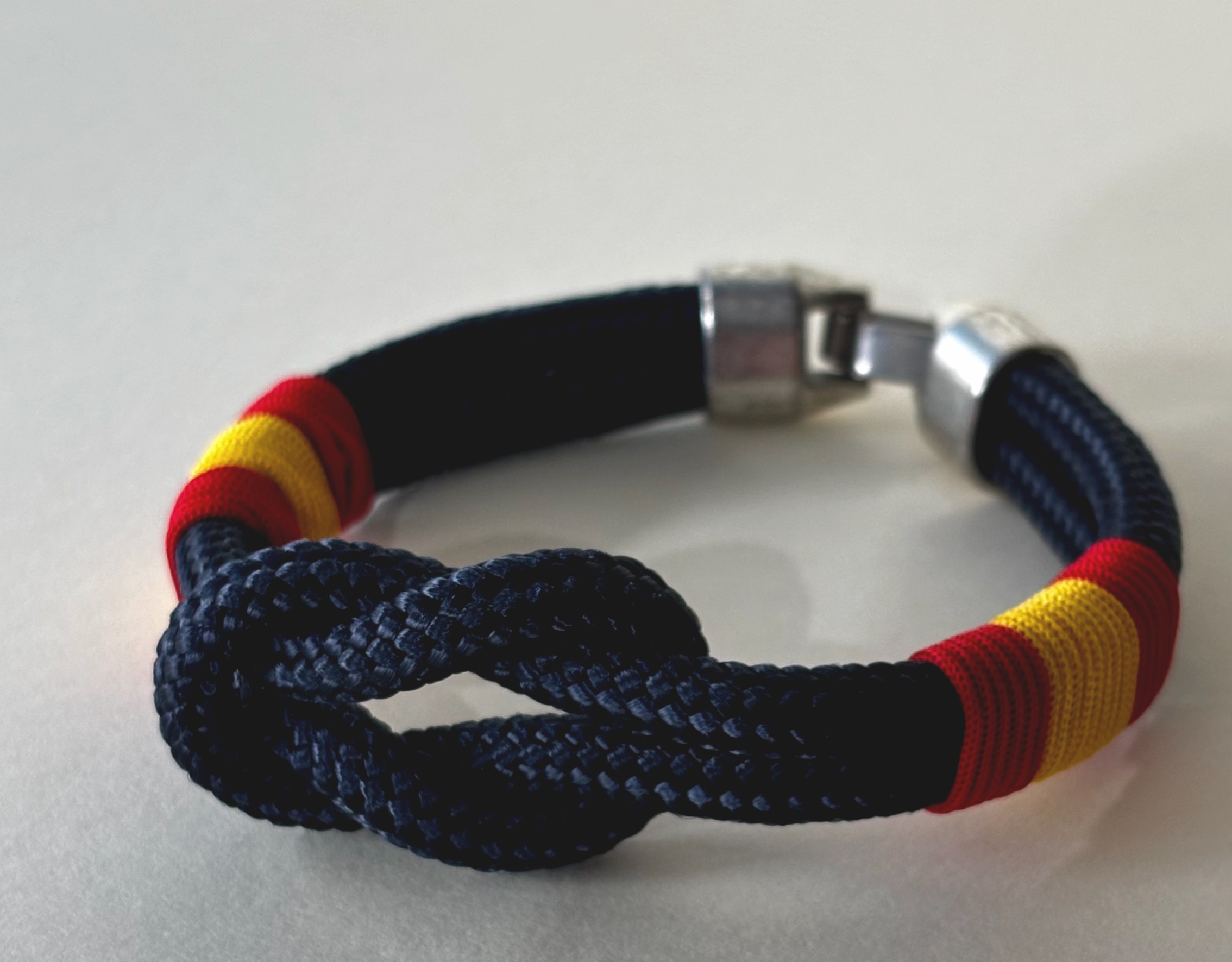 Pulsera náutica con nudo marinero