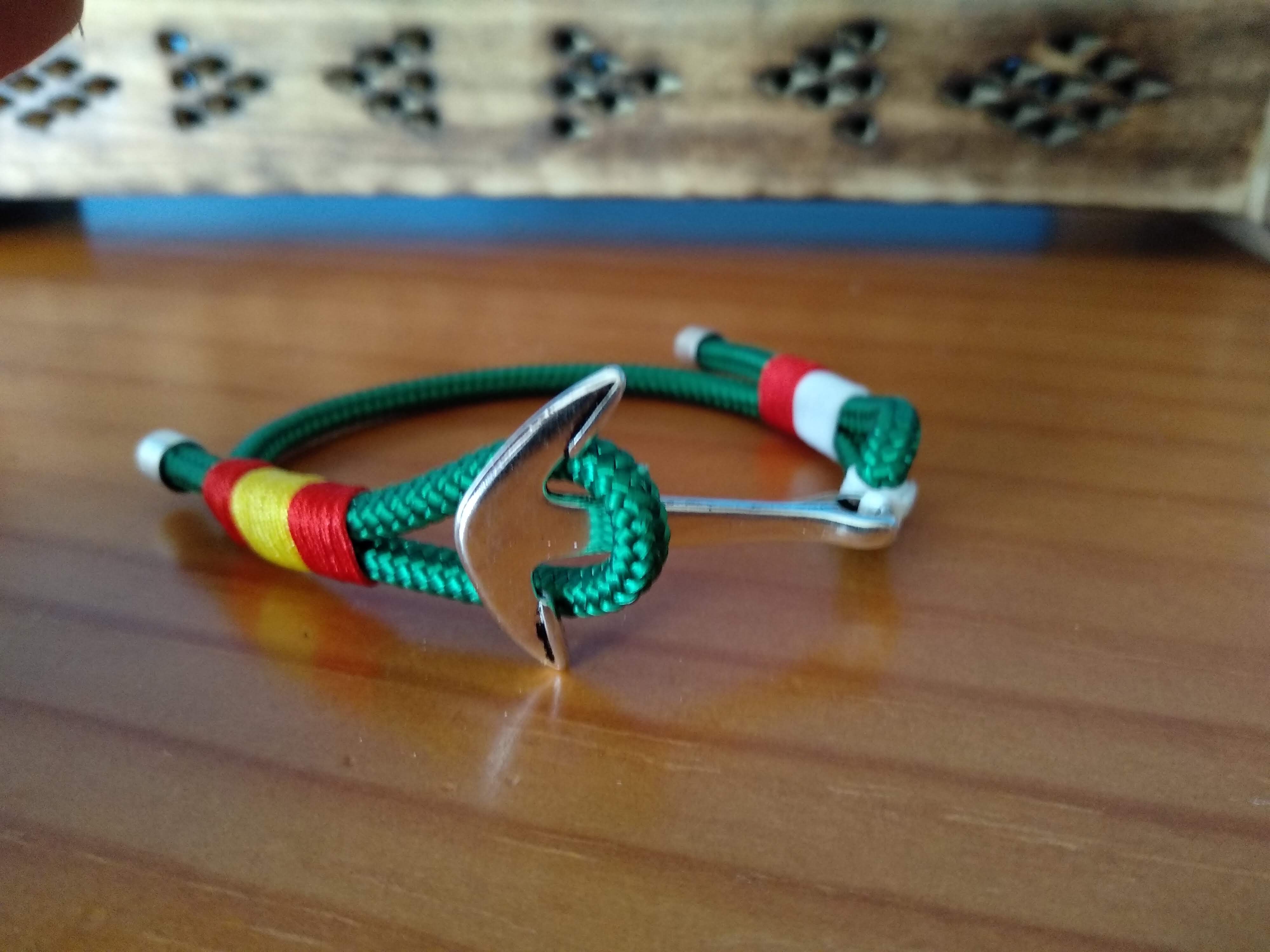 Pulsera de cuerda con anzuelo
