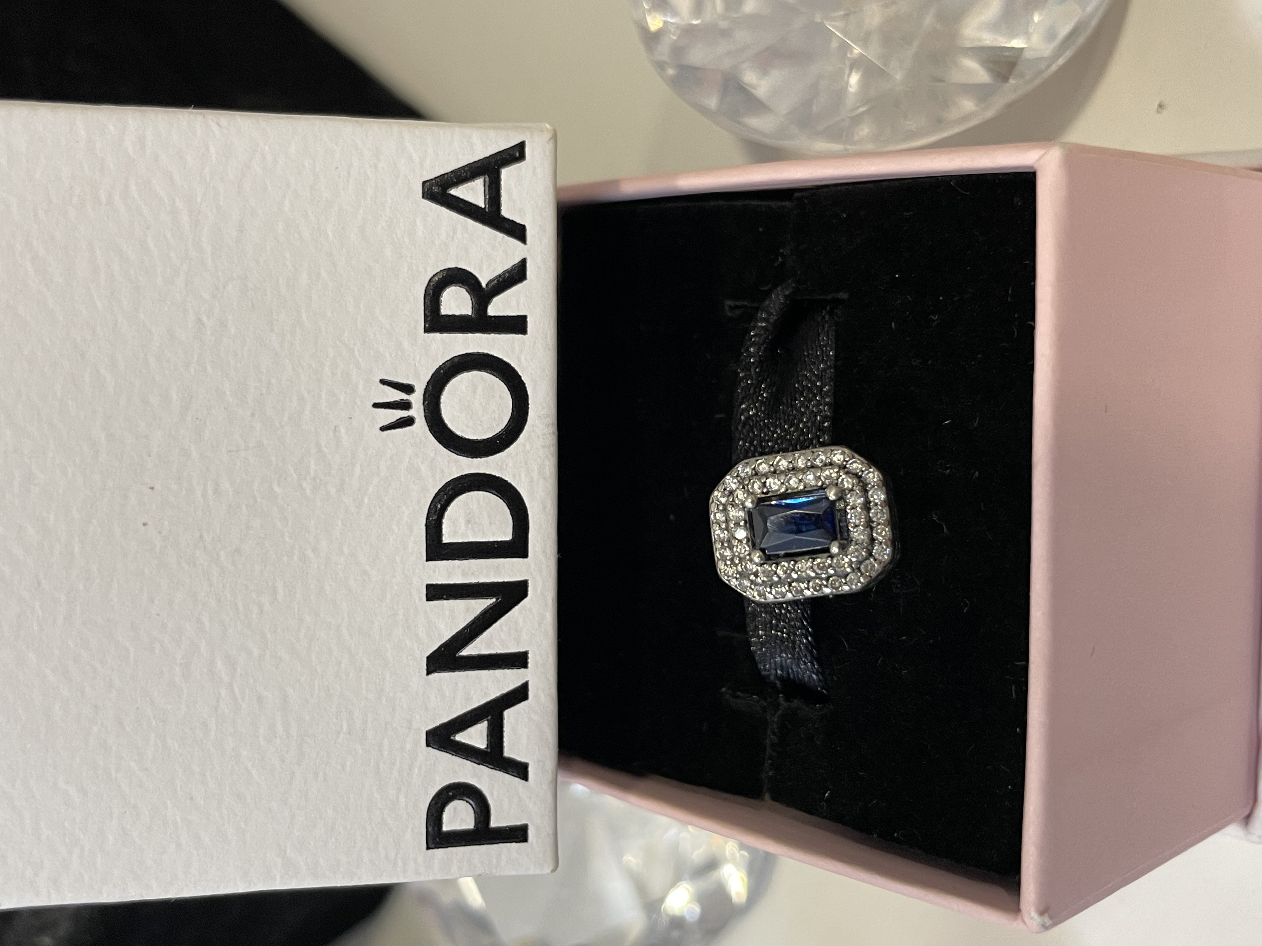 CHARM ZIRCONIAS CUADRADO AZUL DOBLE BORDE