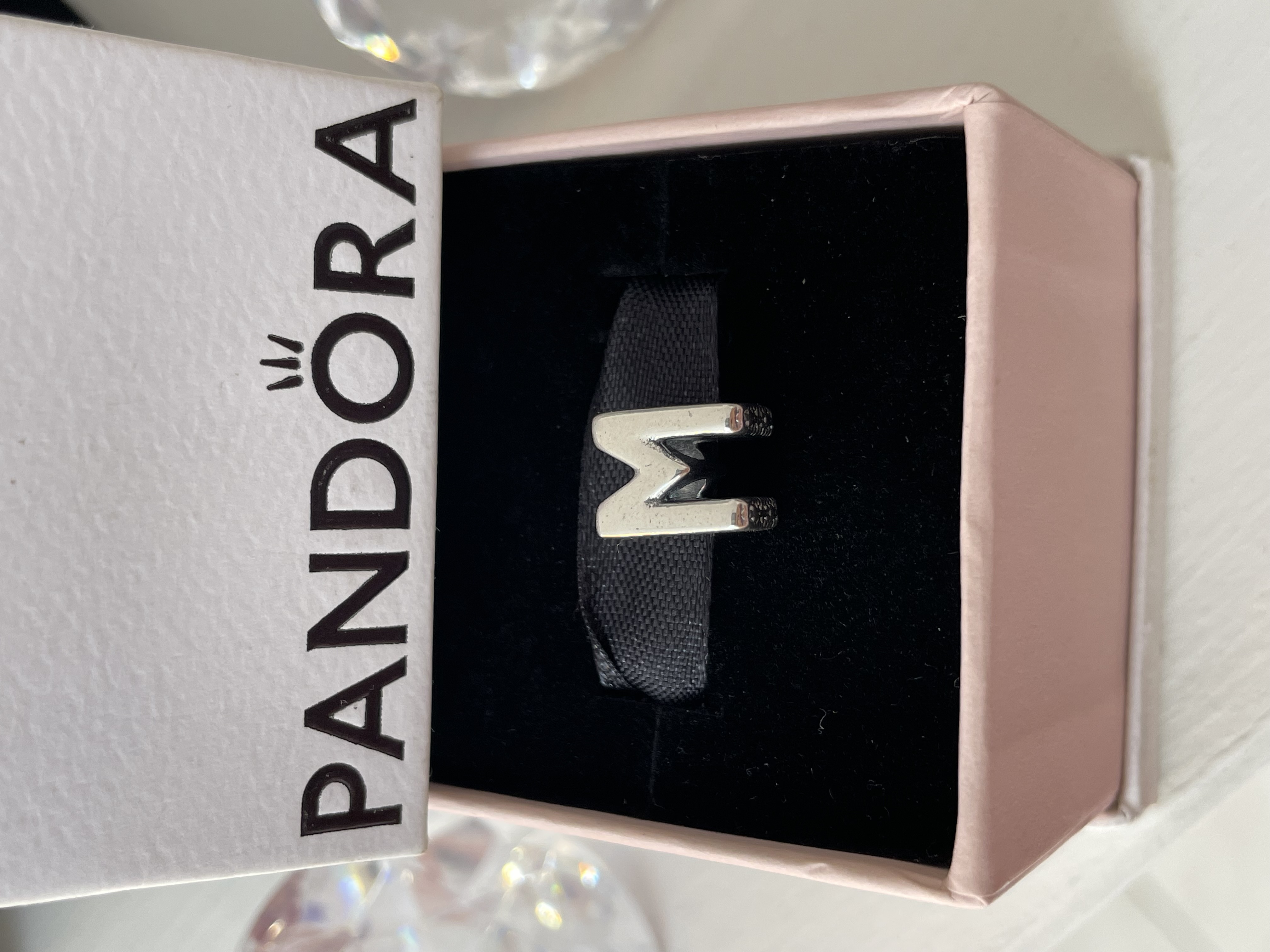 CHARM LETRA “M”