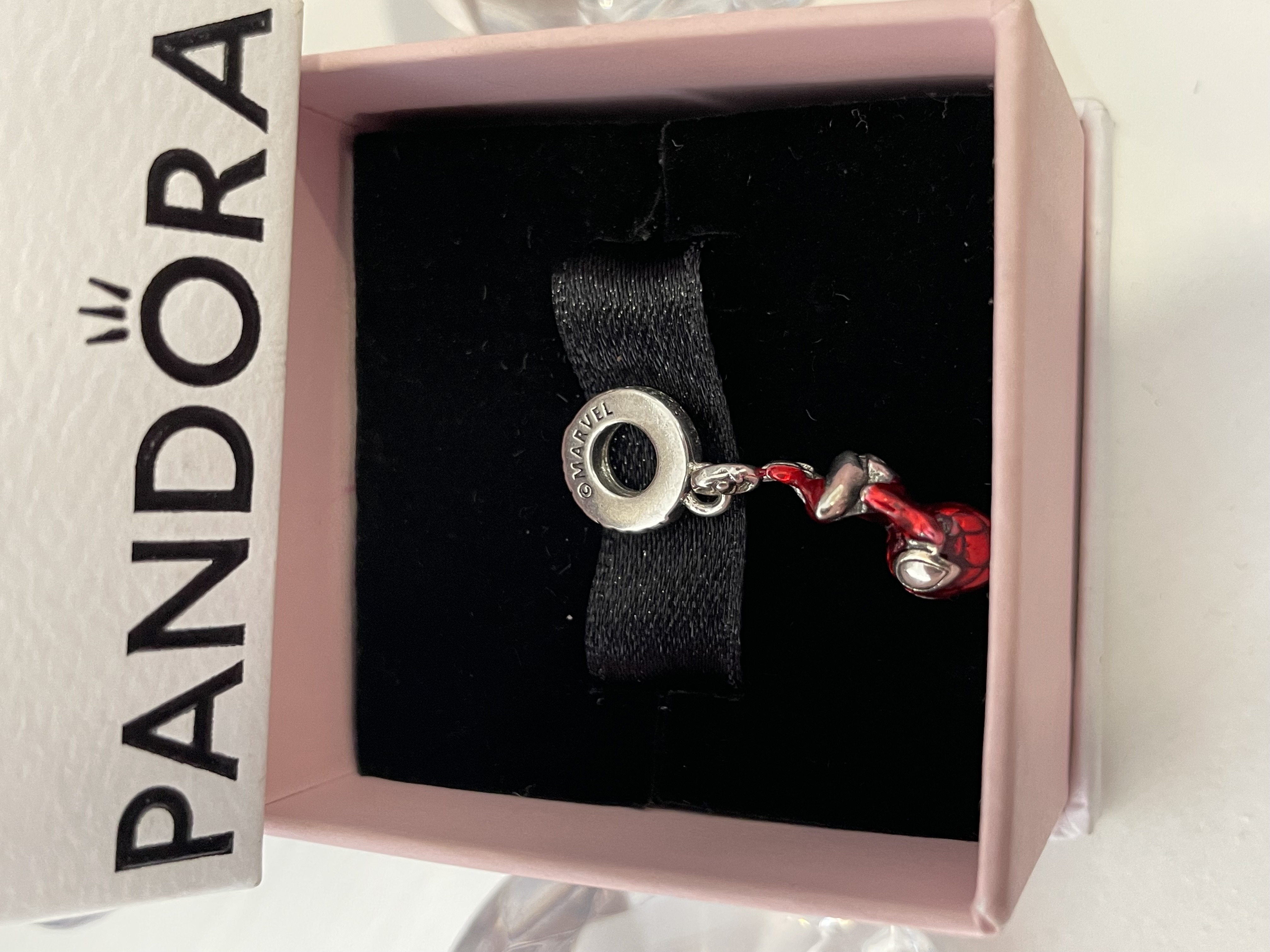 CHARM SPIDERMAN COLGANTE ROJO