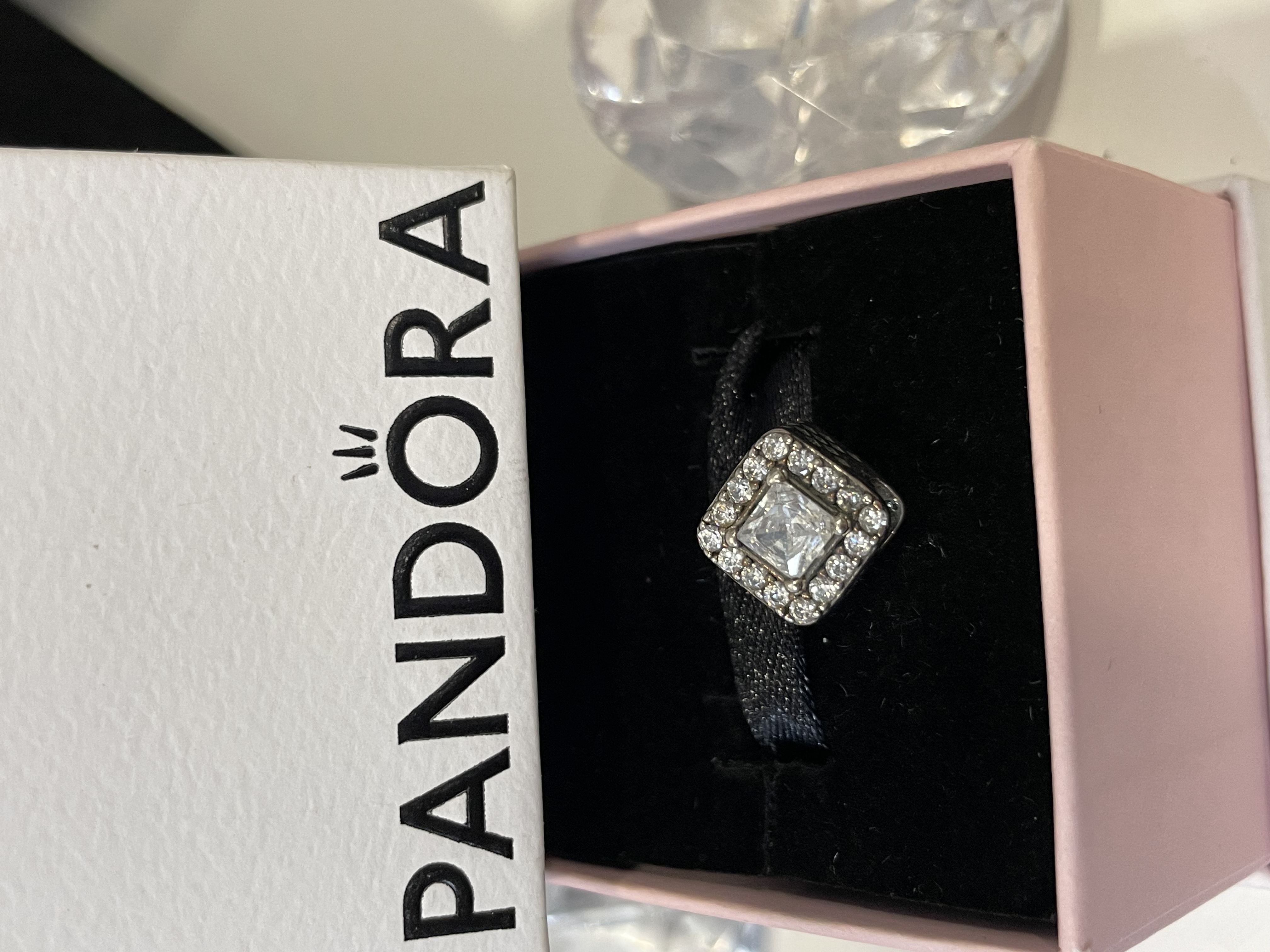 CHARM CUADRADO PLATA BORDE