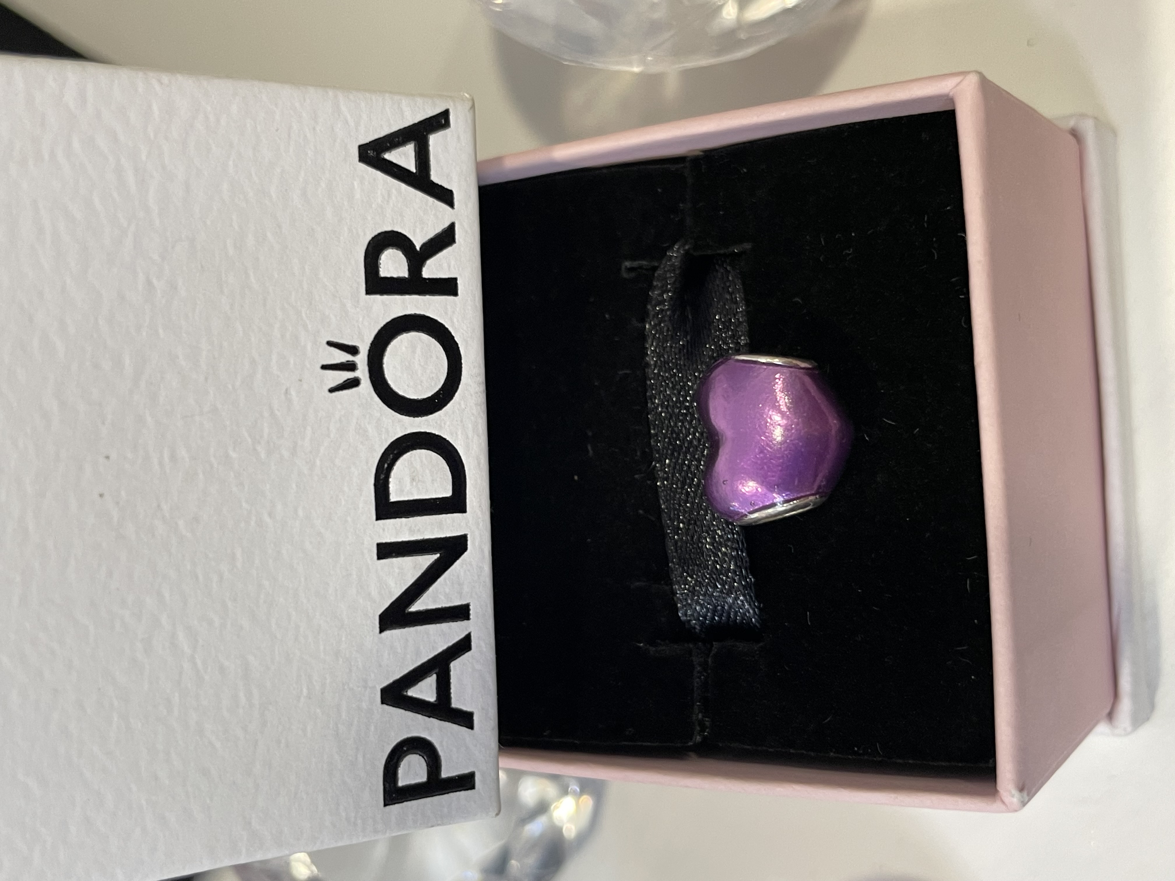 CHARM CORAZON MORADO