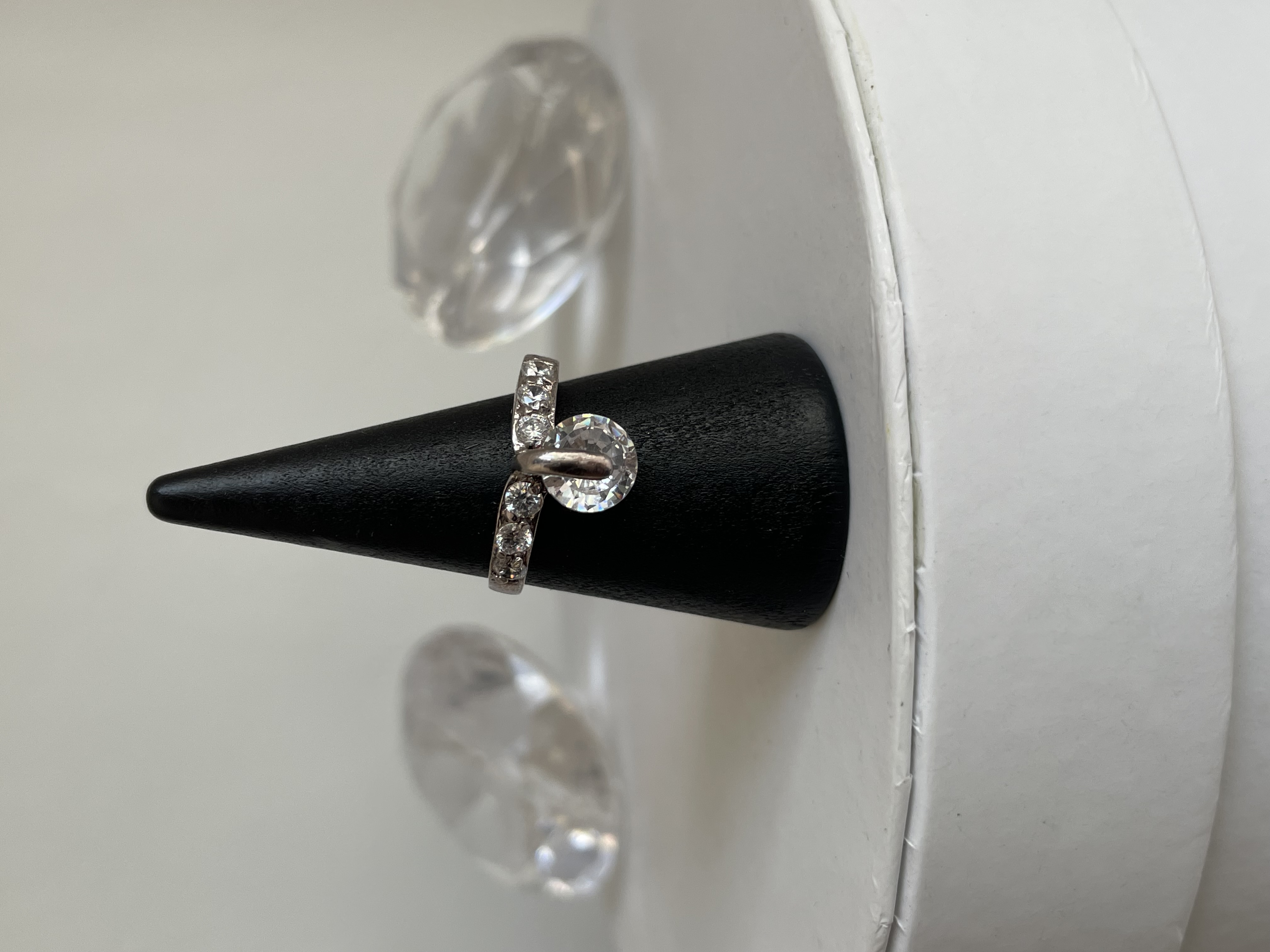 ANILLO PIEDRA GIRATORIA CON ZIRCONIAS