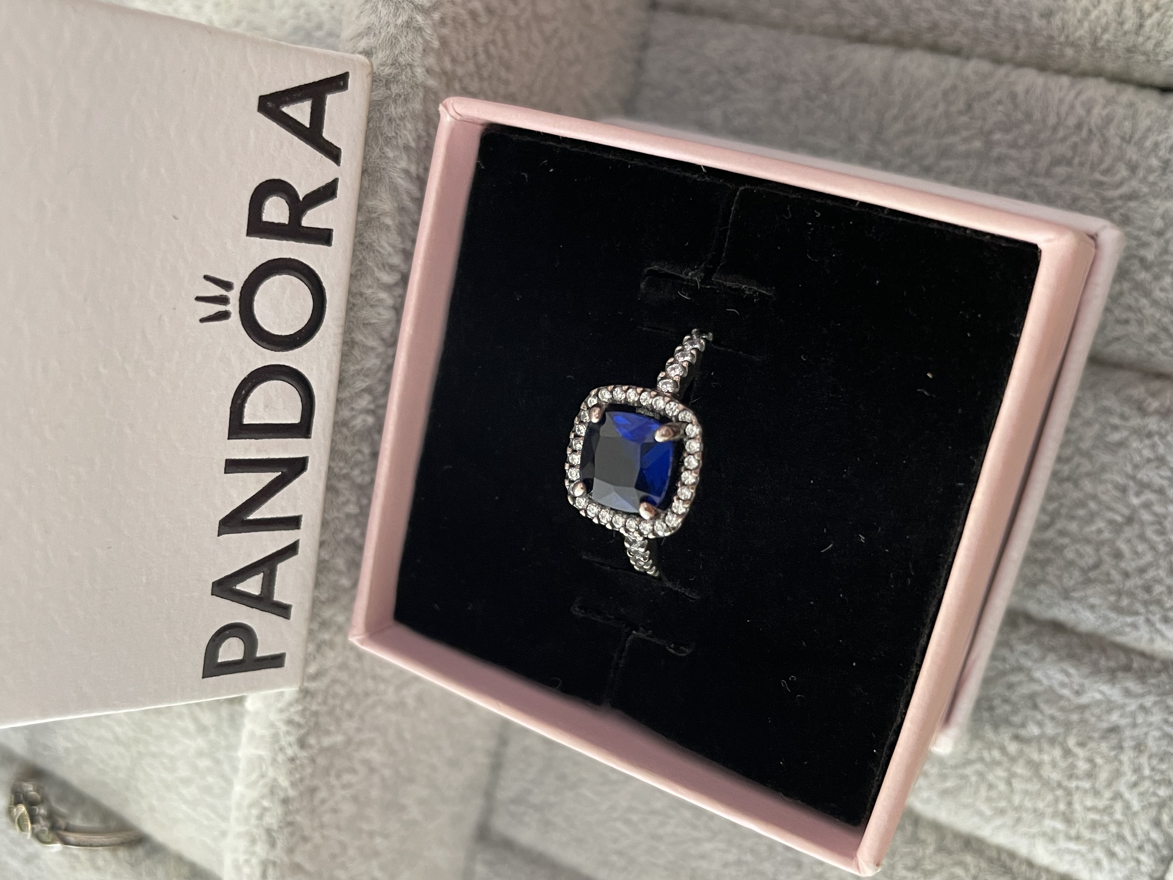 ANILLO CUADRADO CON ZIRCONIA