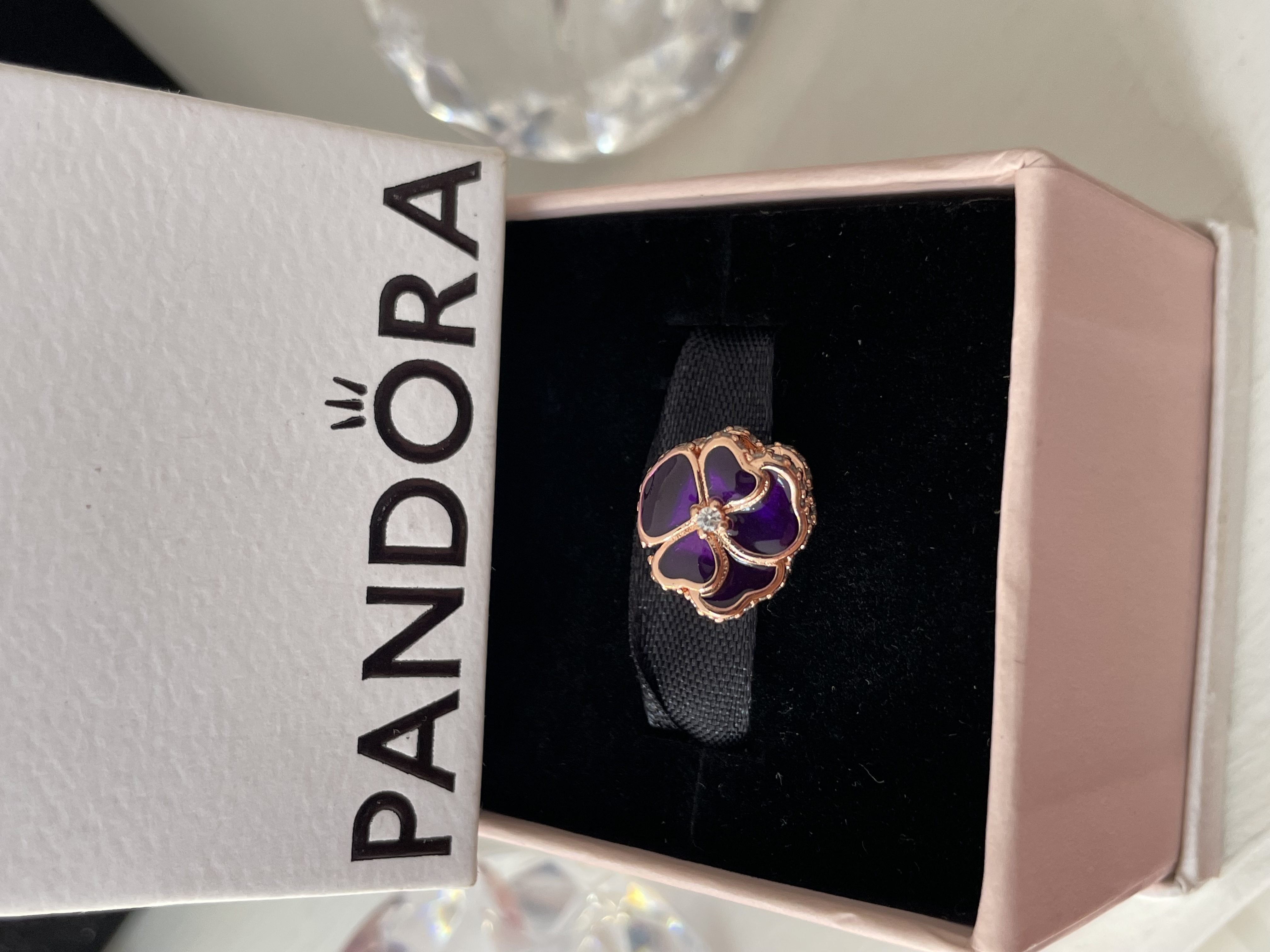 CHARM FLOR PENSAMIENTO MORADA Y ROSE GOLD