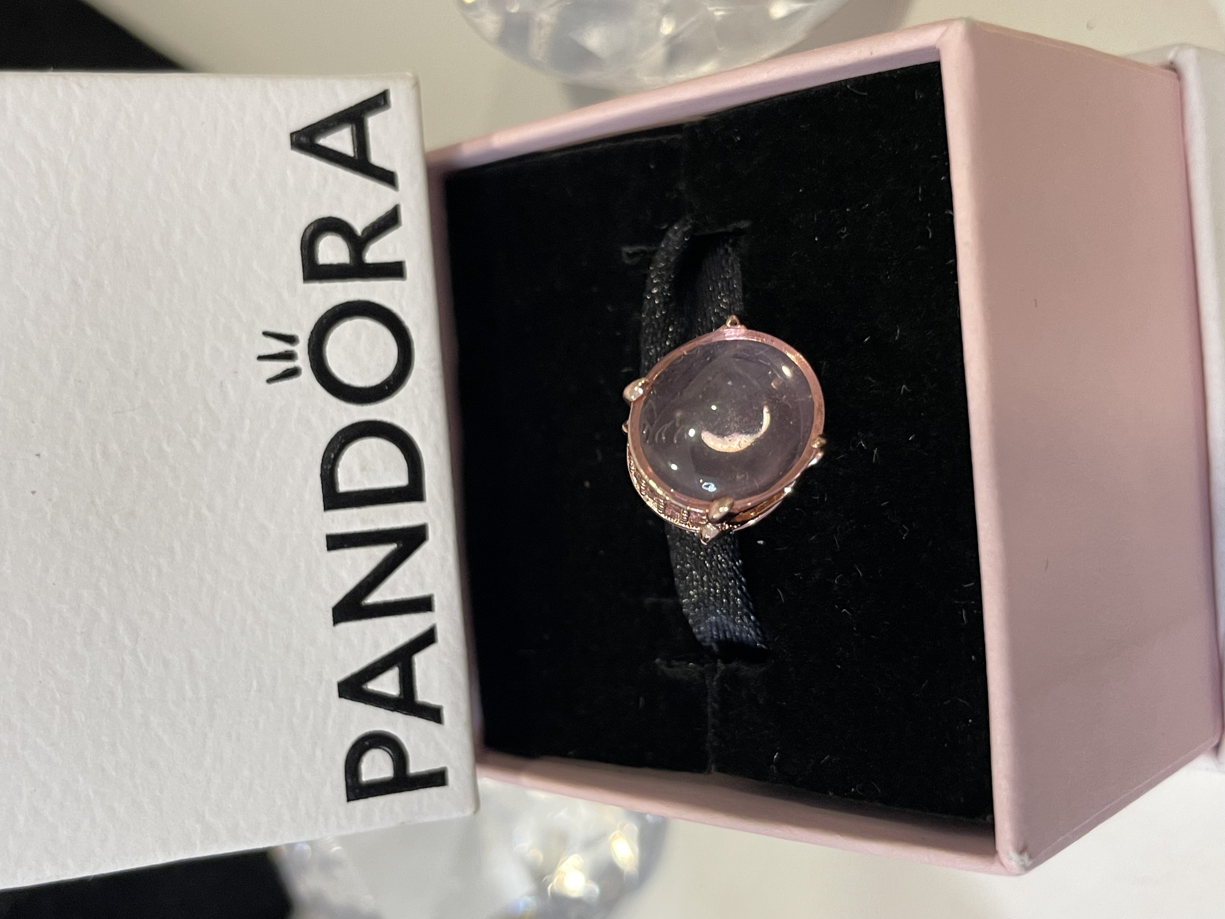CHARM PIEDRA OVAL TRASLUCIDO 