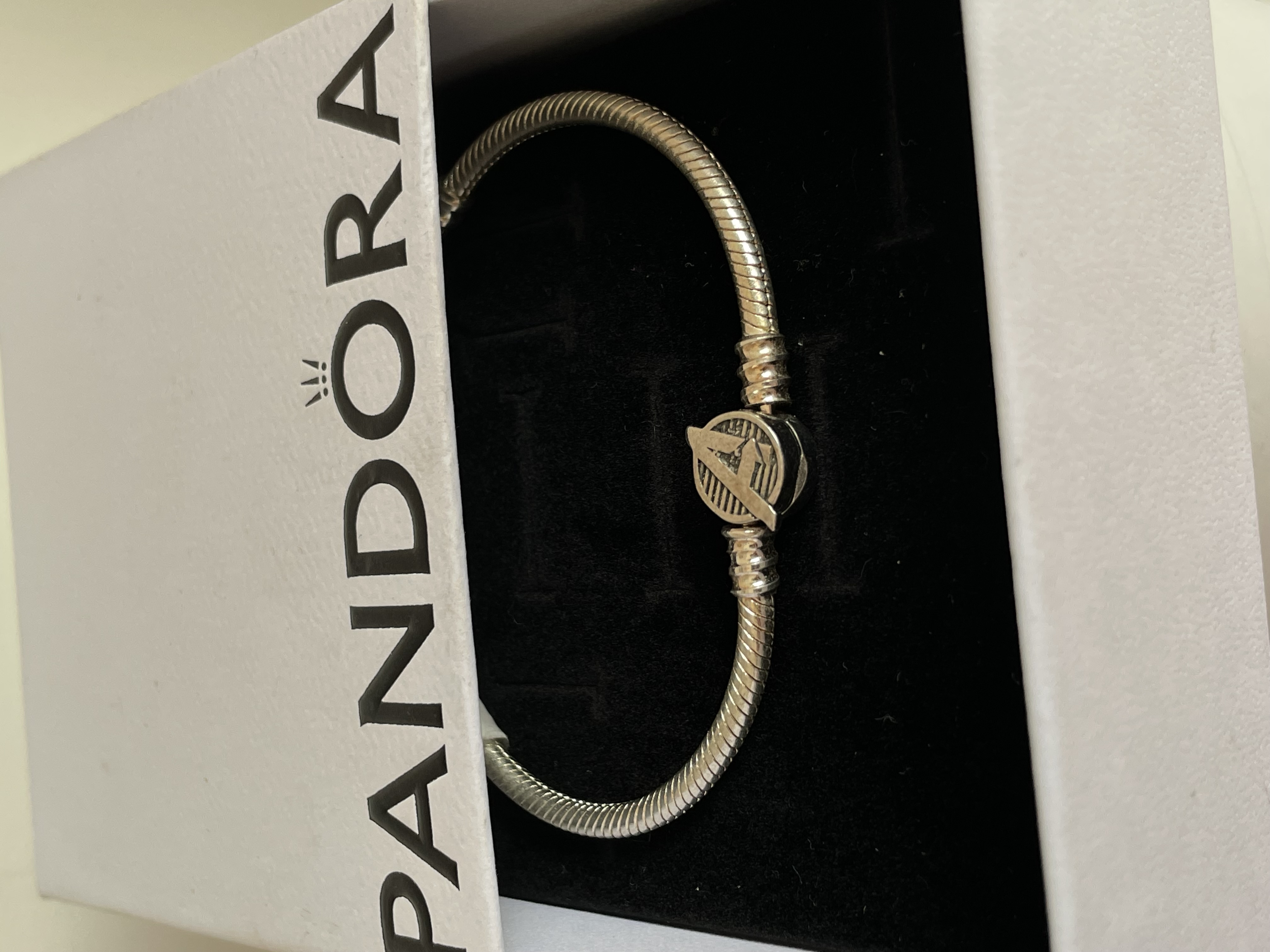 PULSERA AVENGERS LOGO