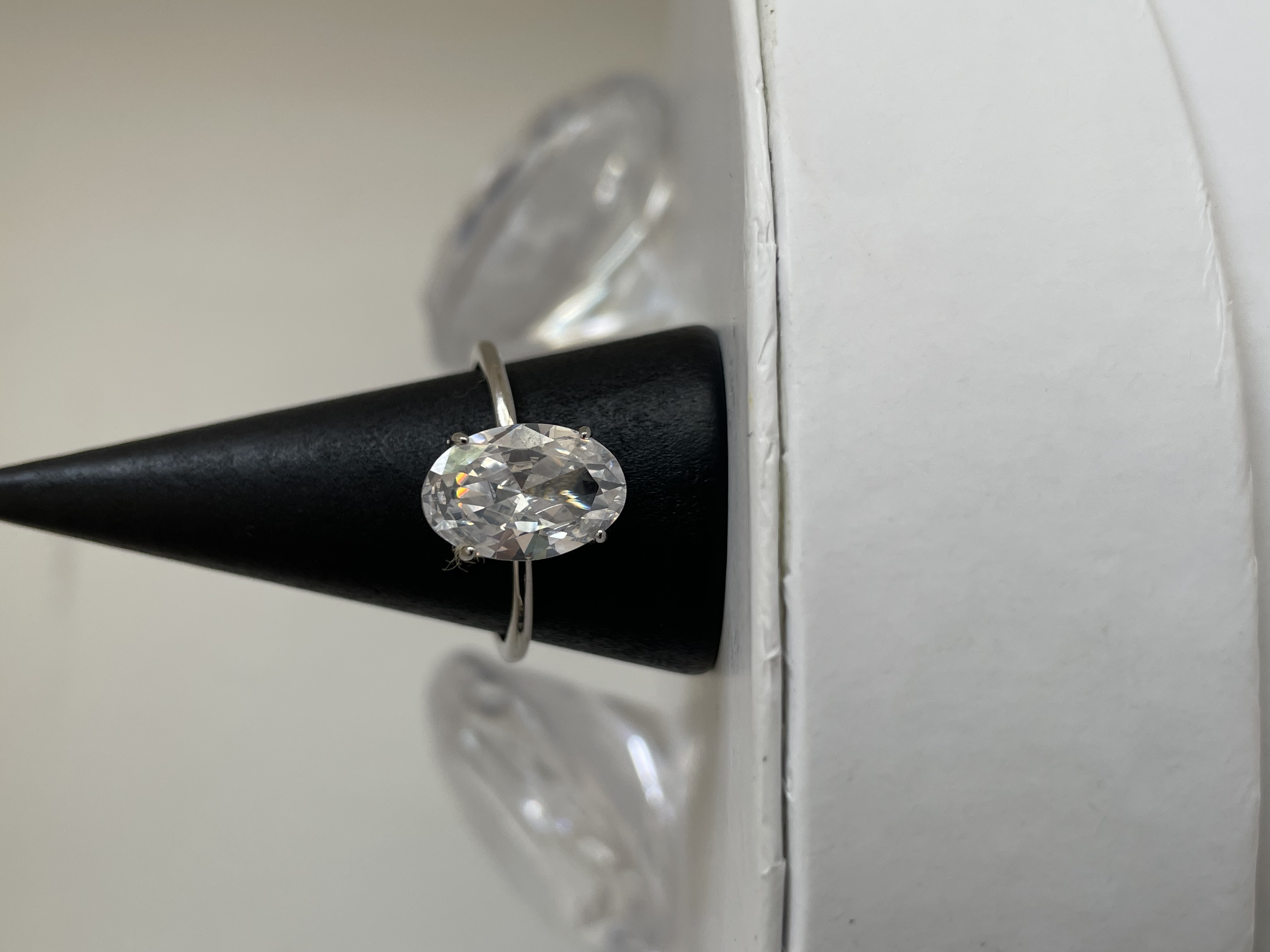 ANILLO PIEDRA OVAL SENCILLA