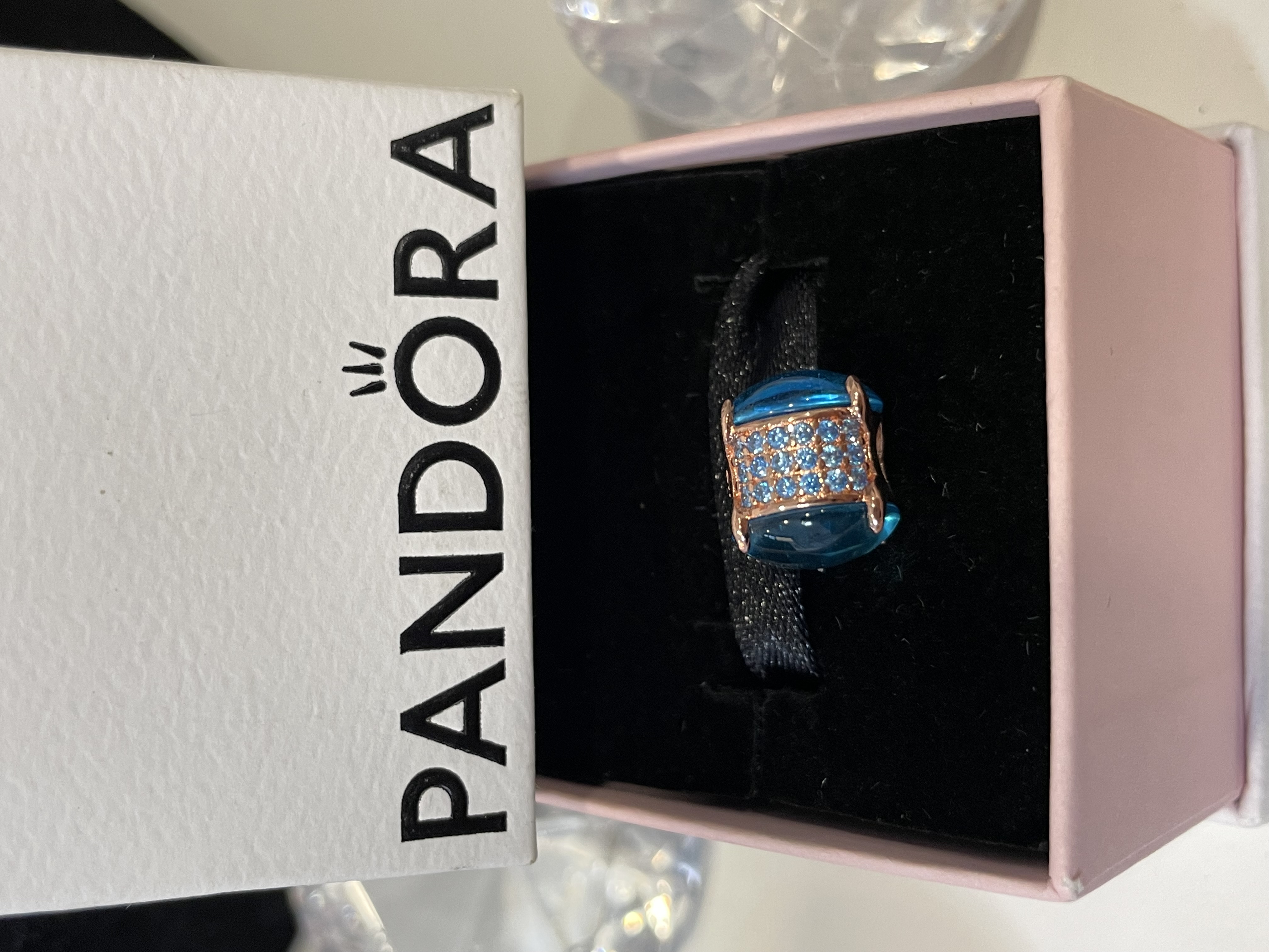 CHARM PIEDRA OVAL TRASLUCIDO 