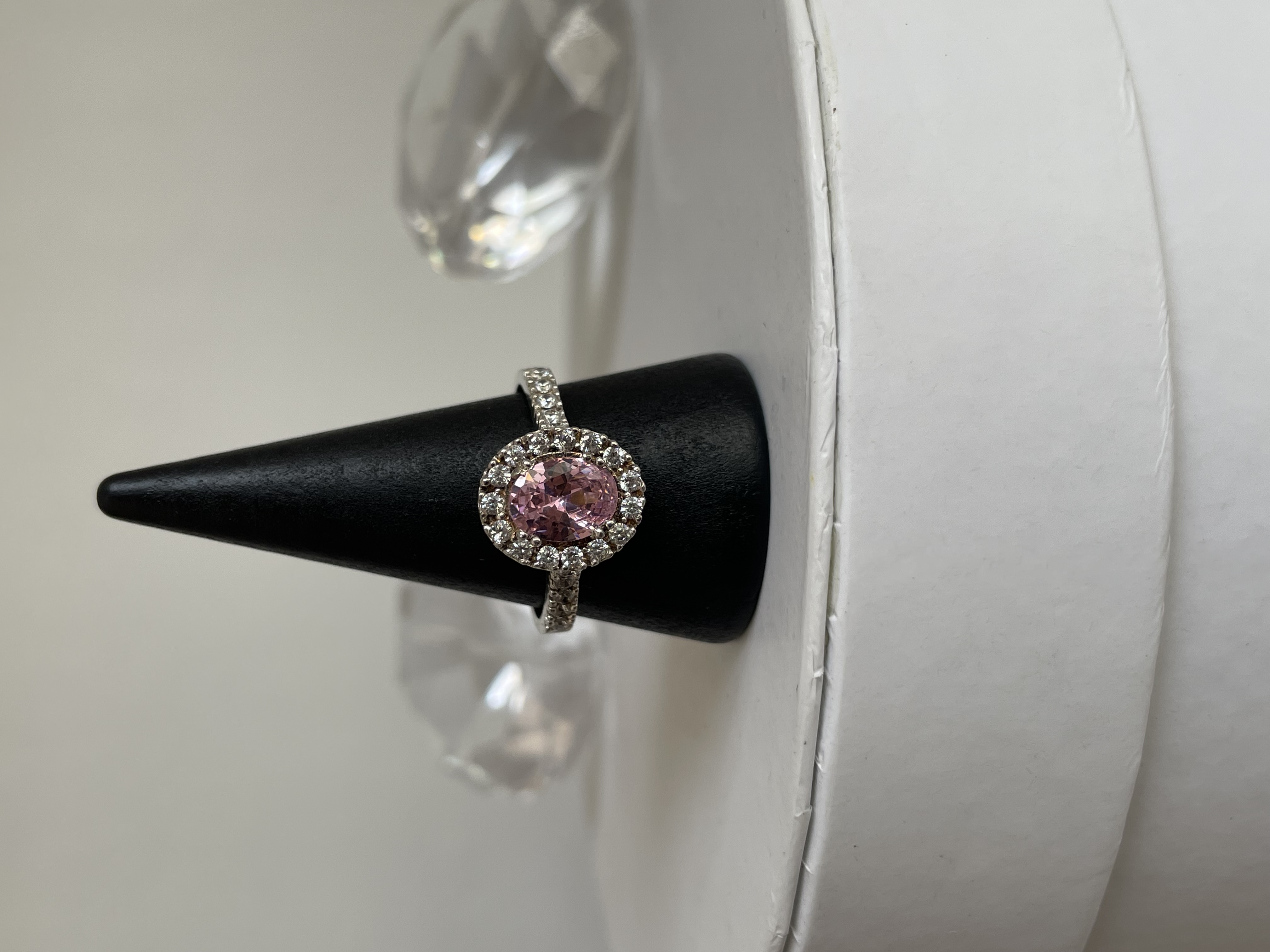 ANILLO PIEDRA OVAL ROSA BORDE ZIRCONIA
