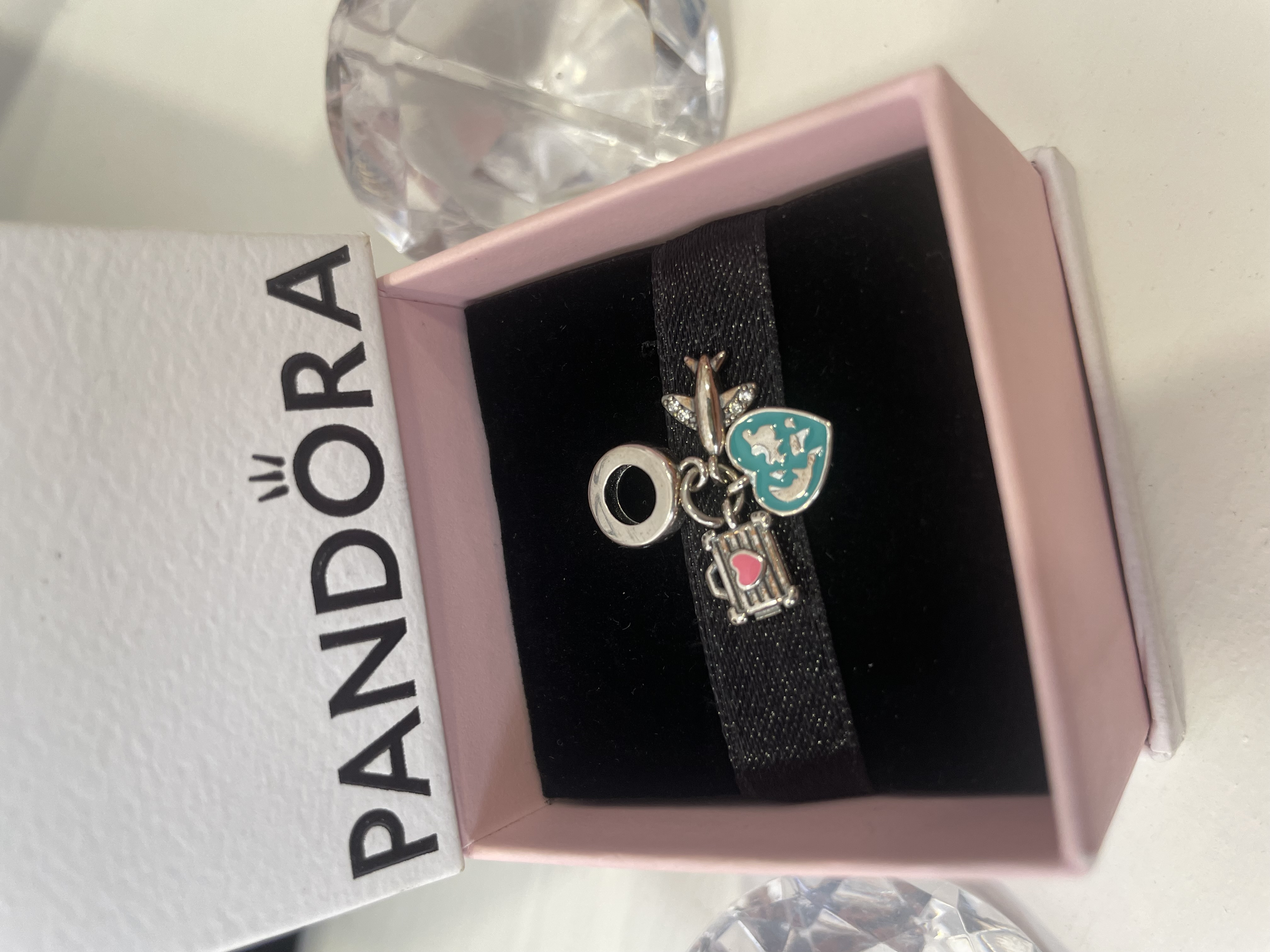 CHARM TRIO MALETA AVION Y CORAZON