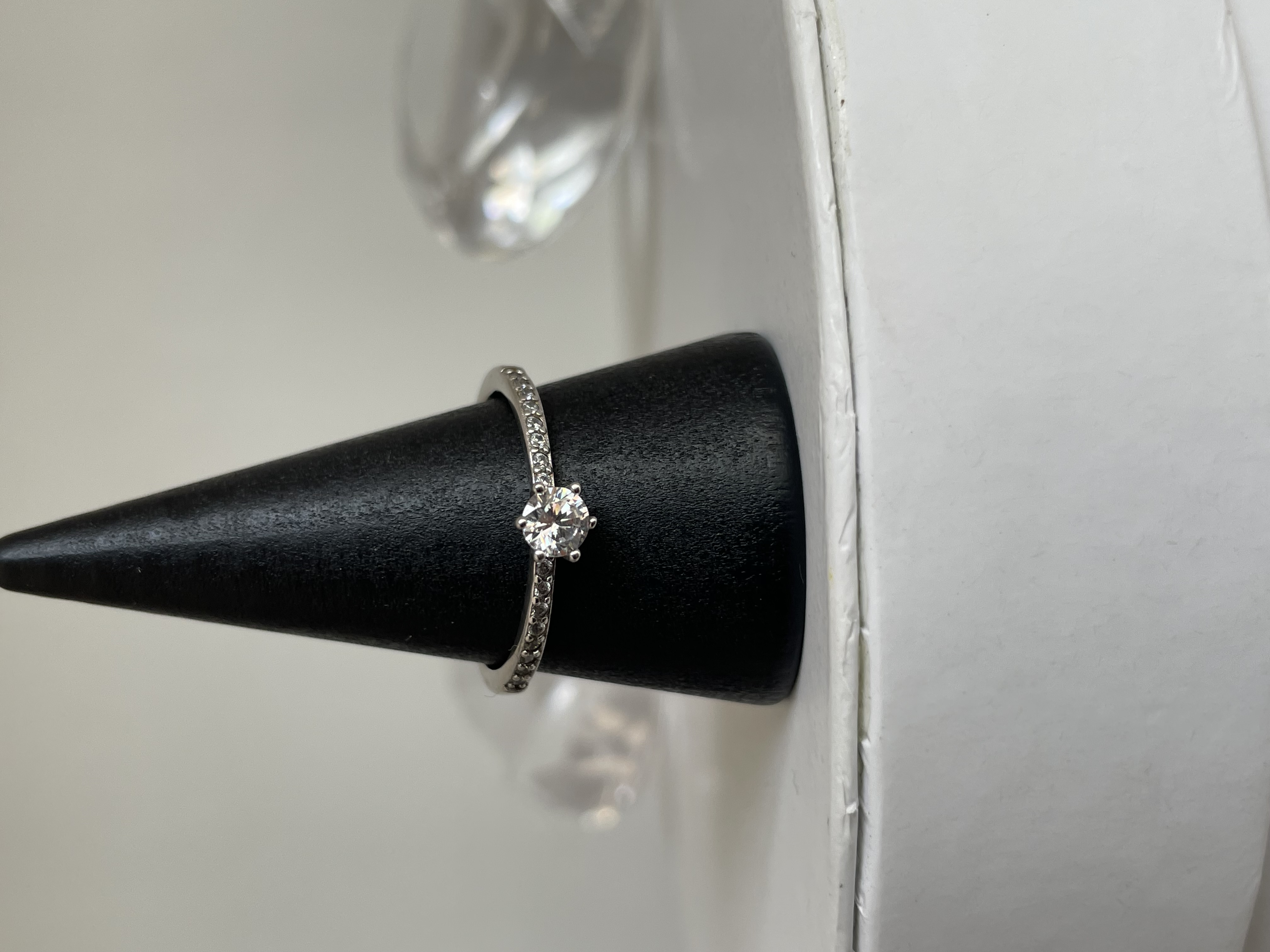ANILLO PIEDRA CIRCULAR ARGOLLA DELGADA