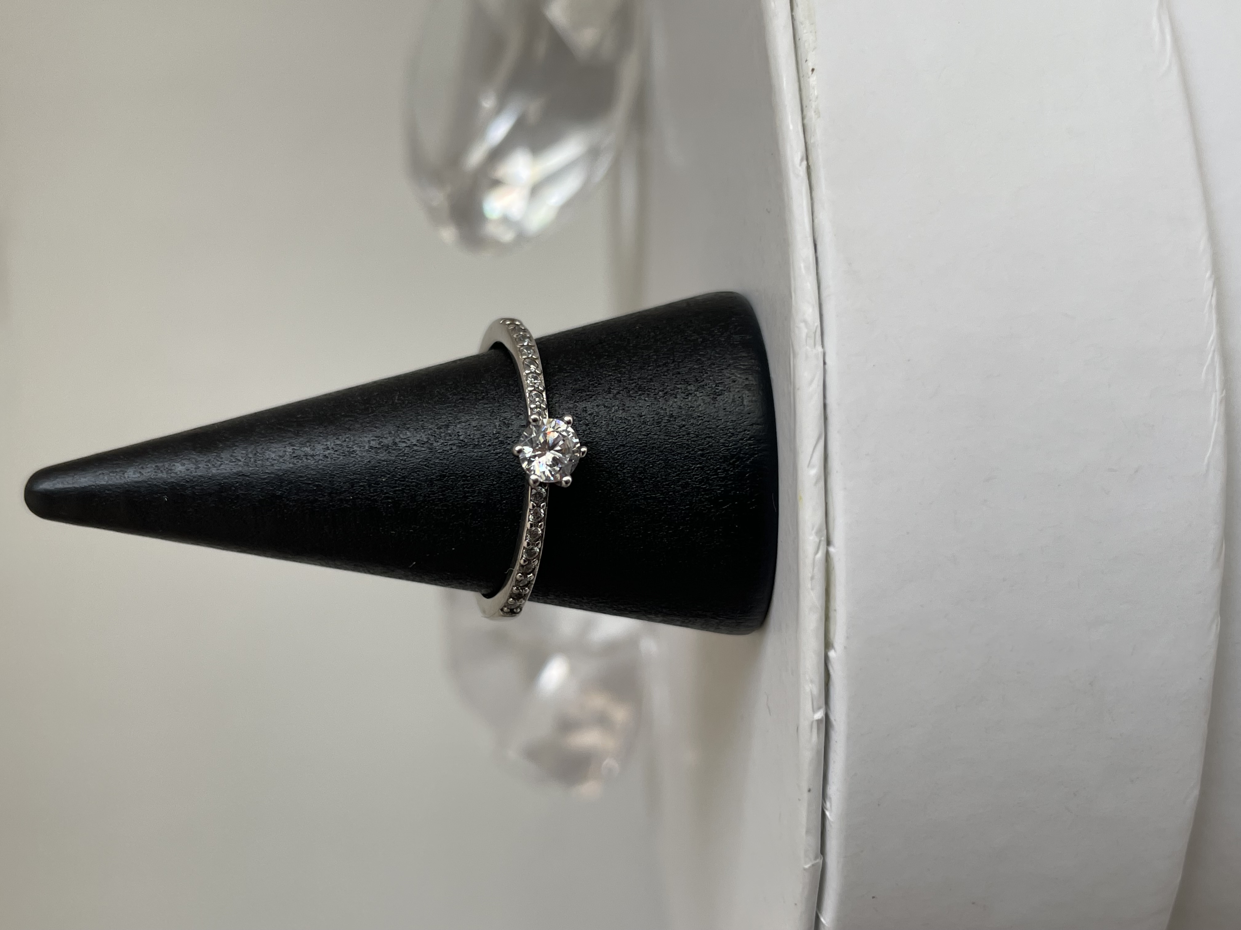 ANILLO PIEDRA CIRCULAR ARGOLLA DELGADA