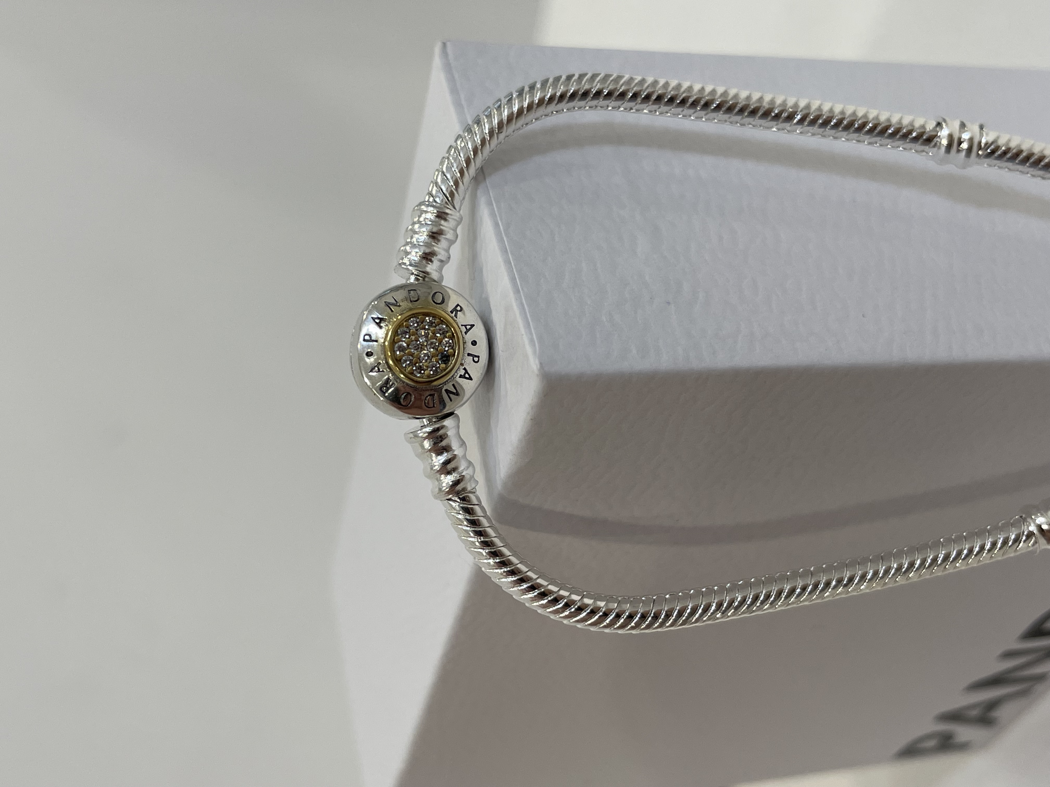 PULSERA MOMENTS DORADO PANDORA