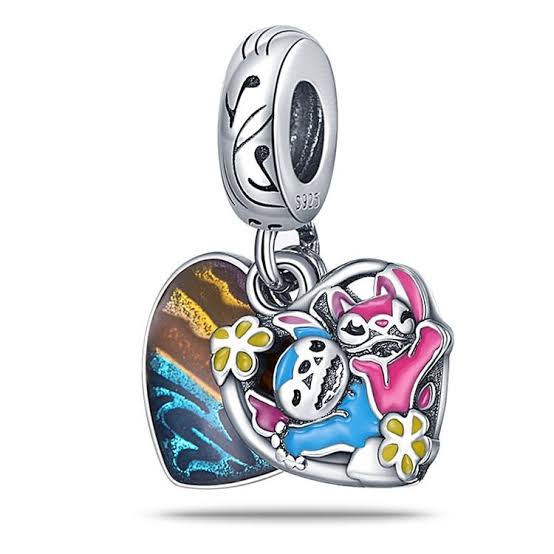 CHARM STICH Y ANGELA CORAZON