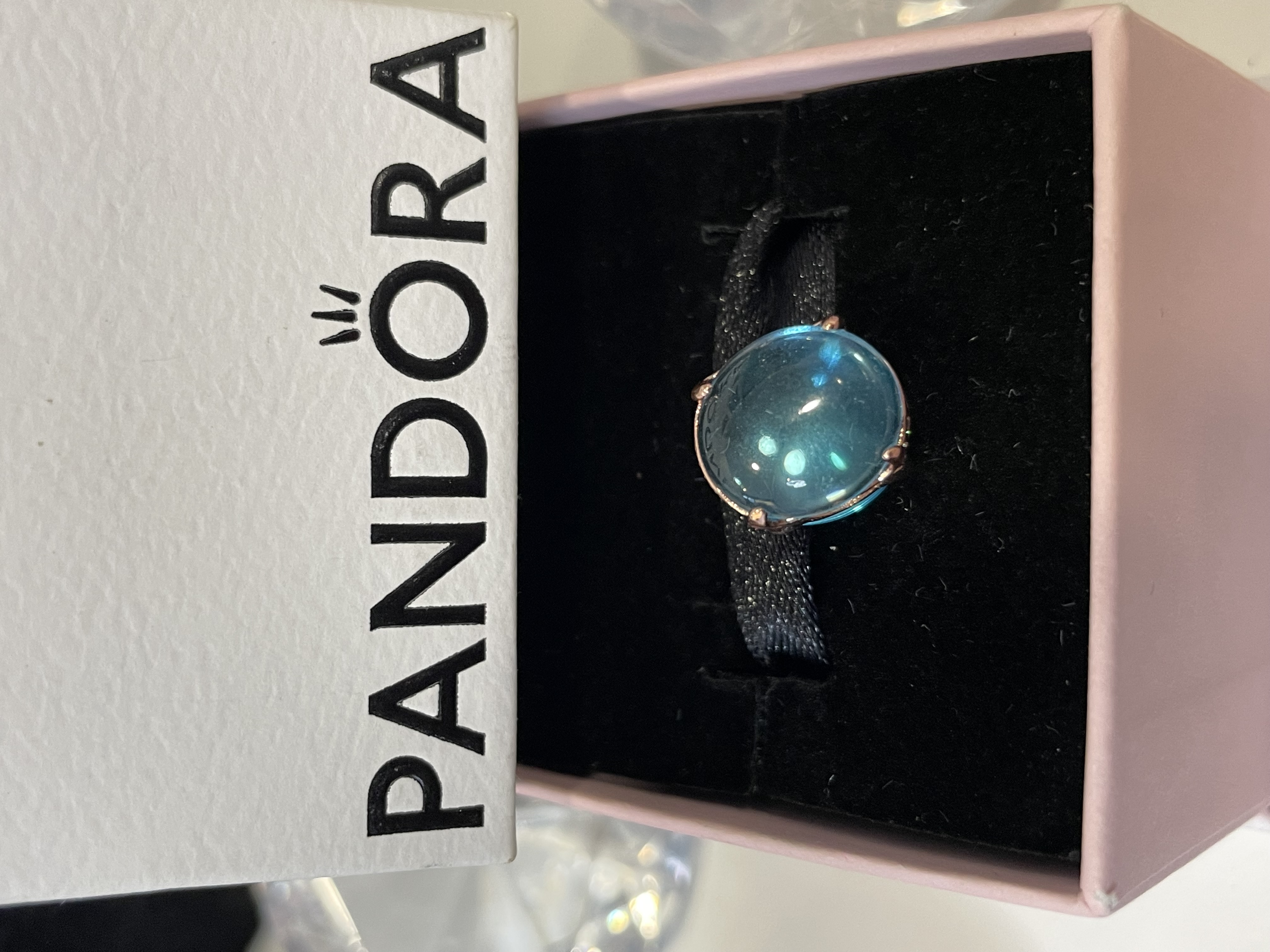 CHARM PIEDRA OVAL TRASLUCIDO 