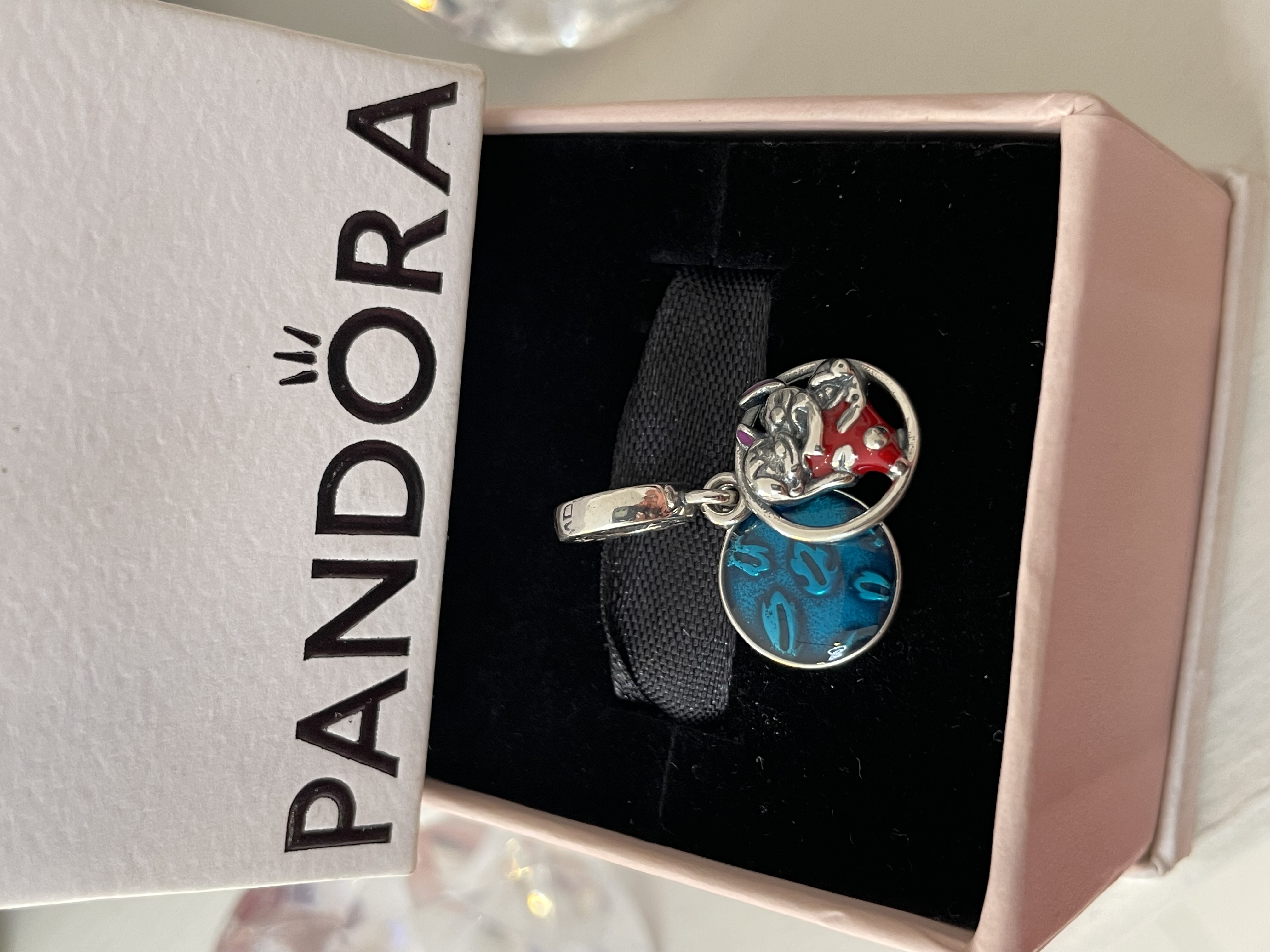 CHARM LILO Y STICH ABRAZO COLGANTE