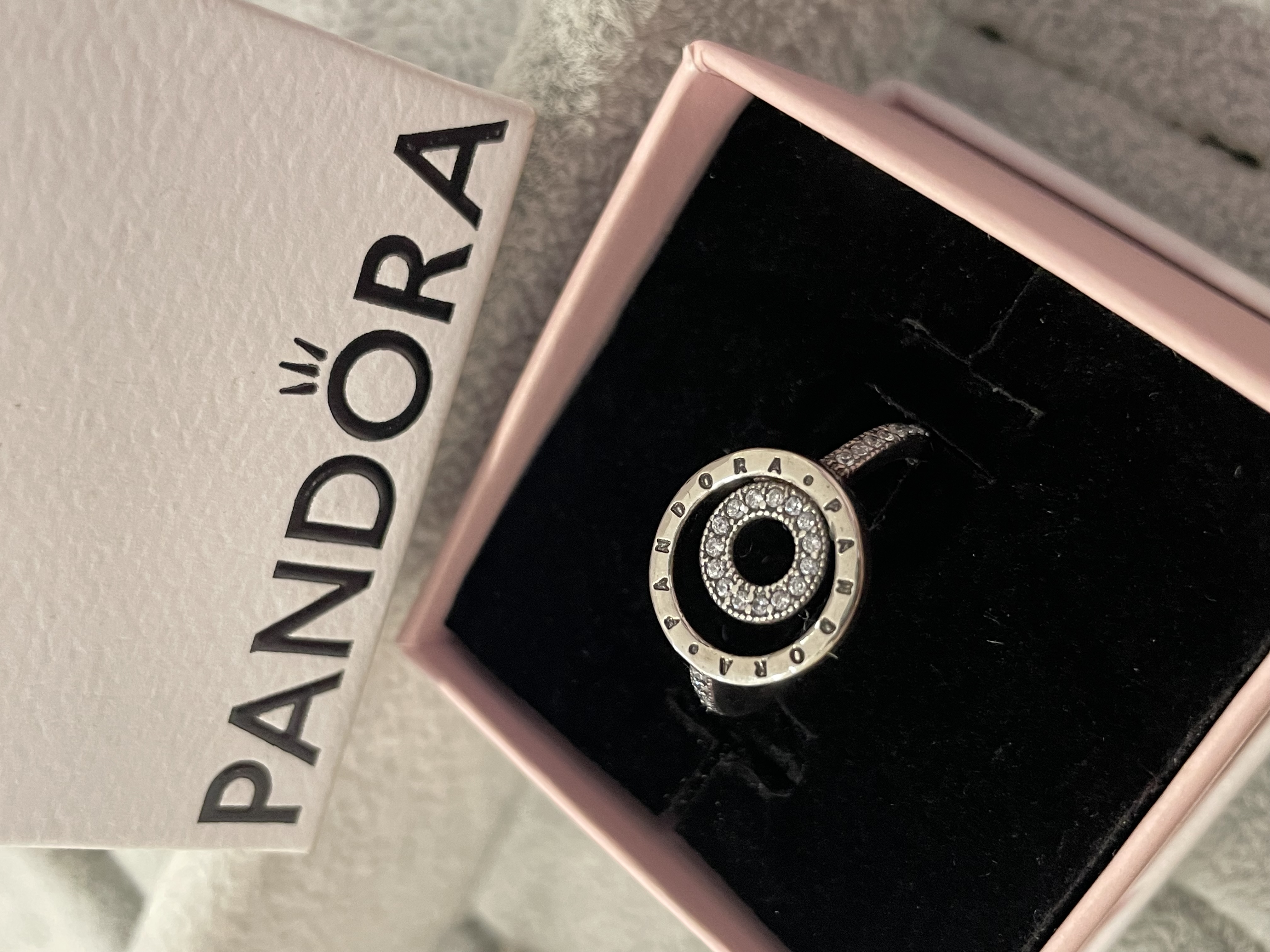 ANILLO ARO CON PIEDRAS PANDORA