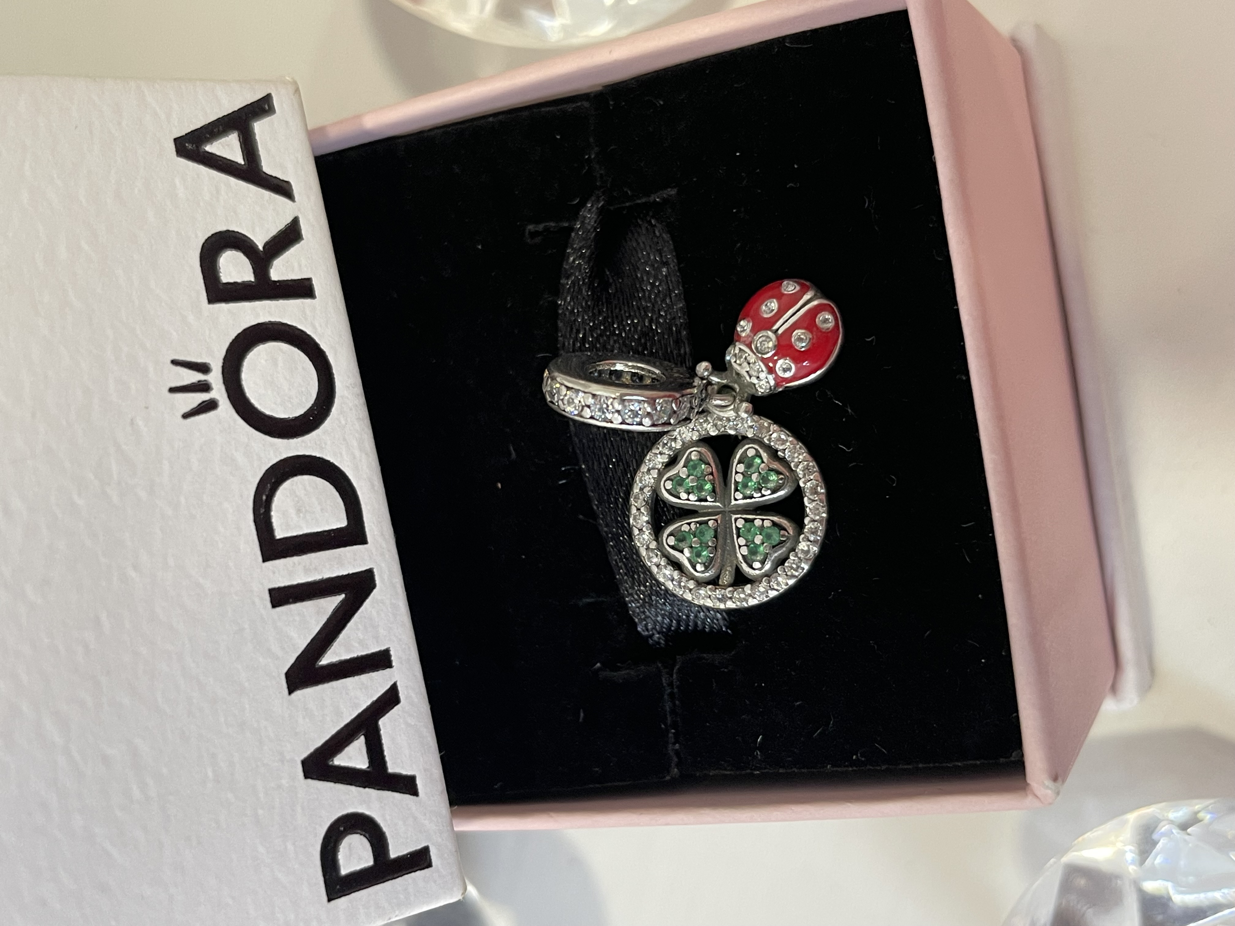 CHARM TREBOL Y MARIQUITA ZIRCONIAS