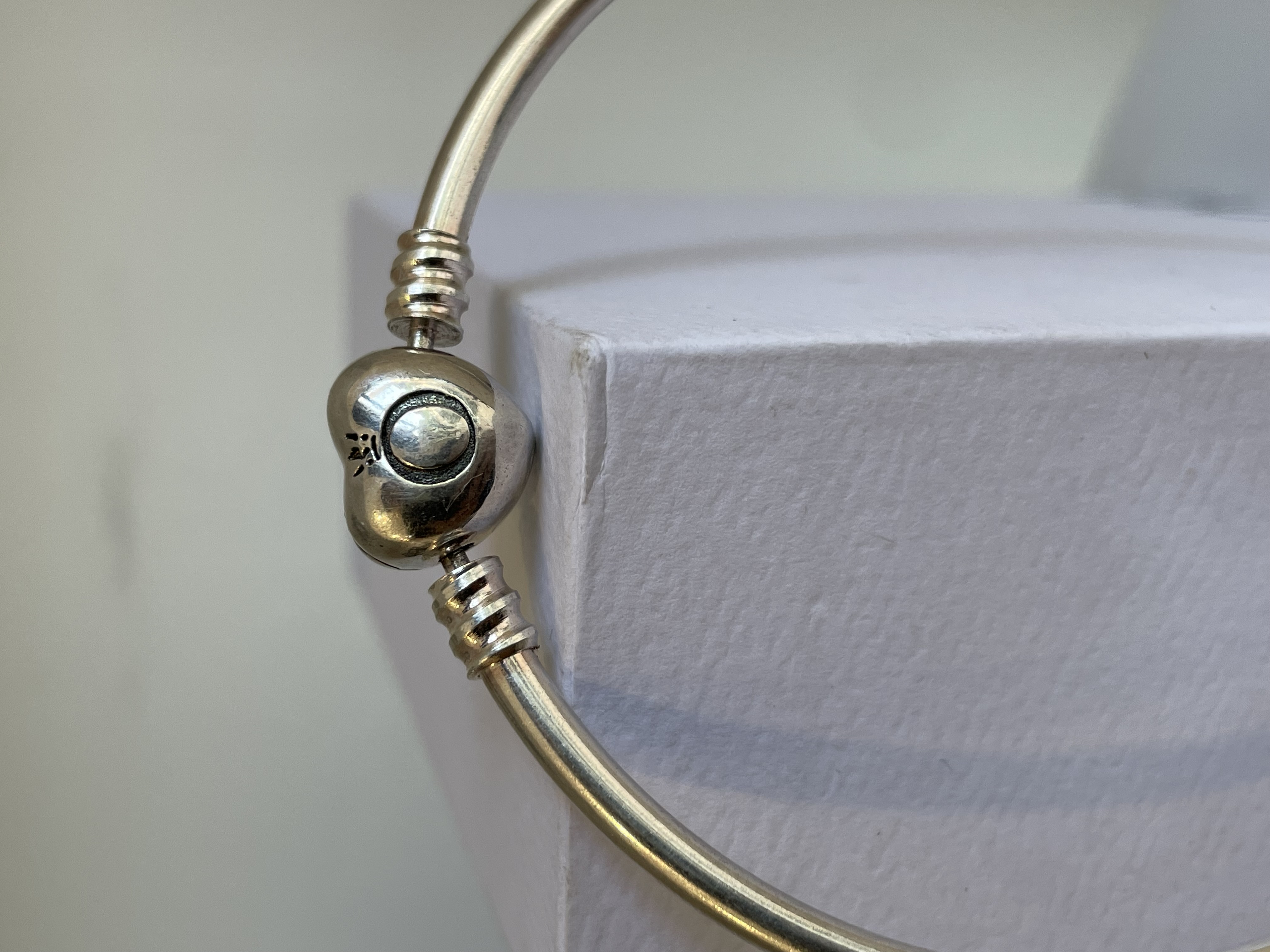 PULSERA CORAZÓN LISO RÍGIDA 