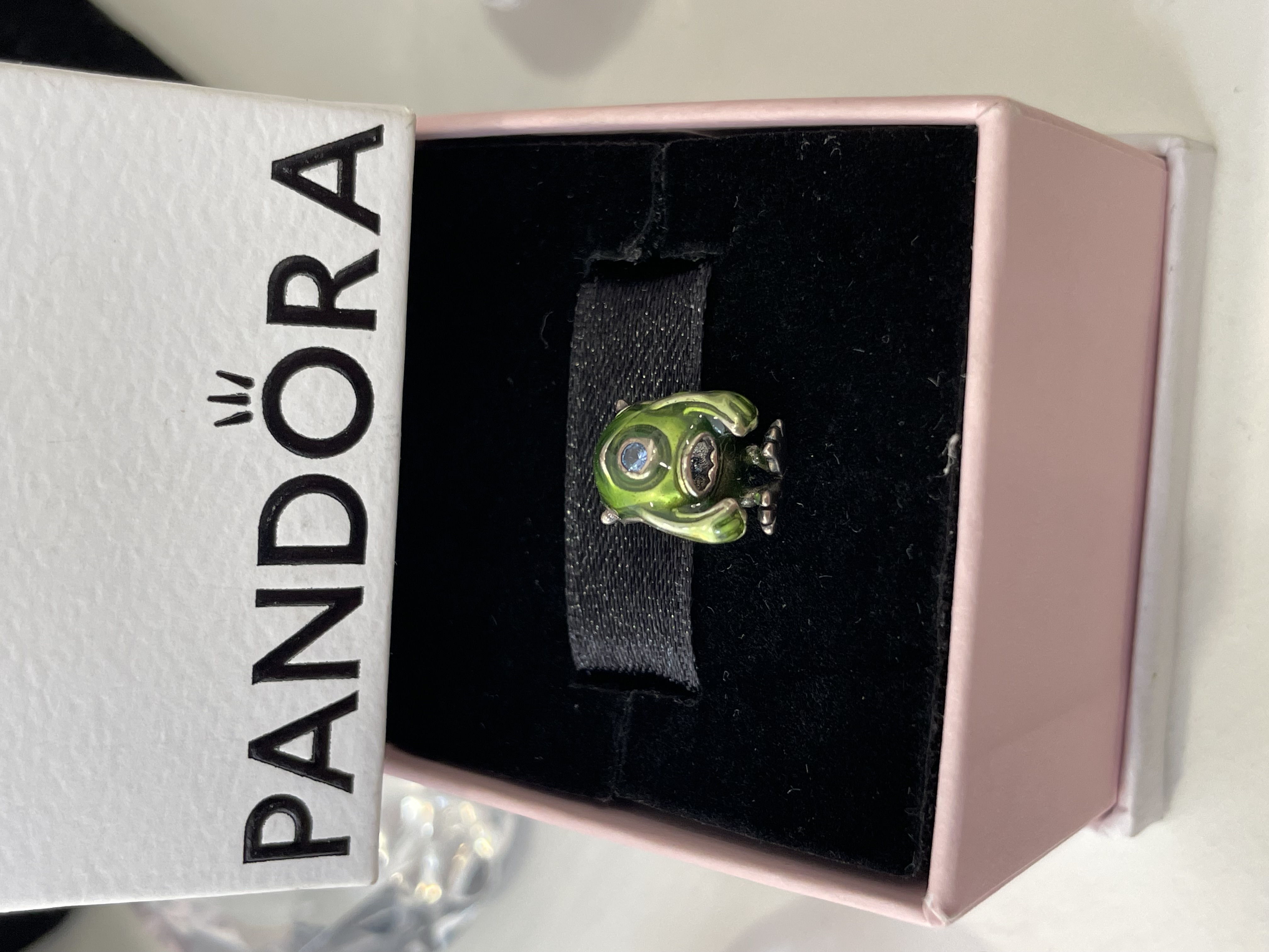 CHARM MIKE WAZOWSKY PERSONAJE