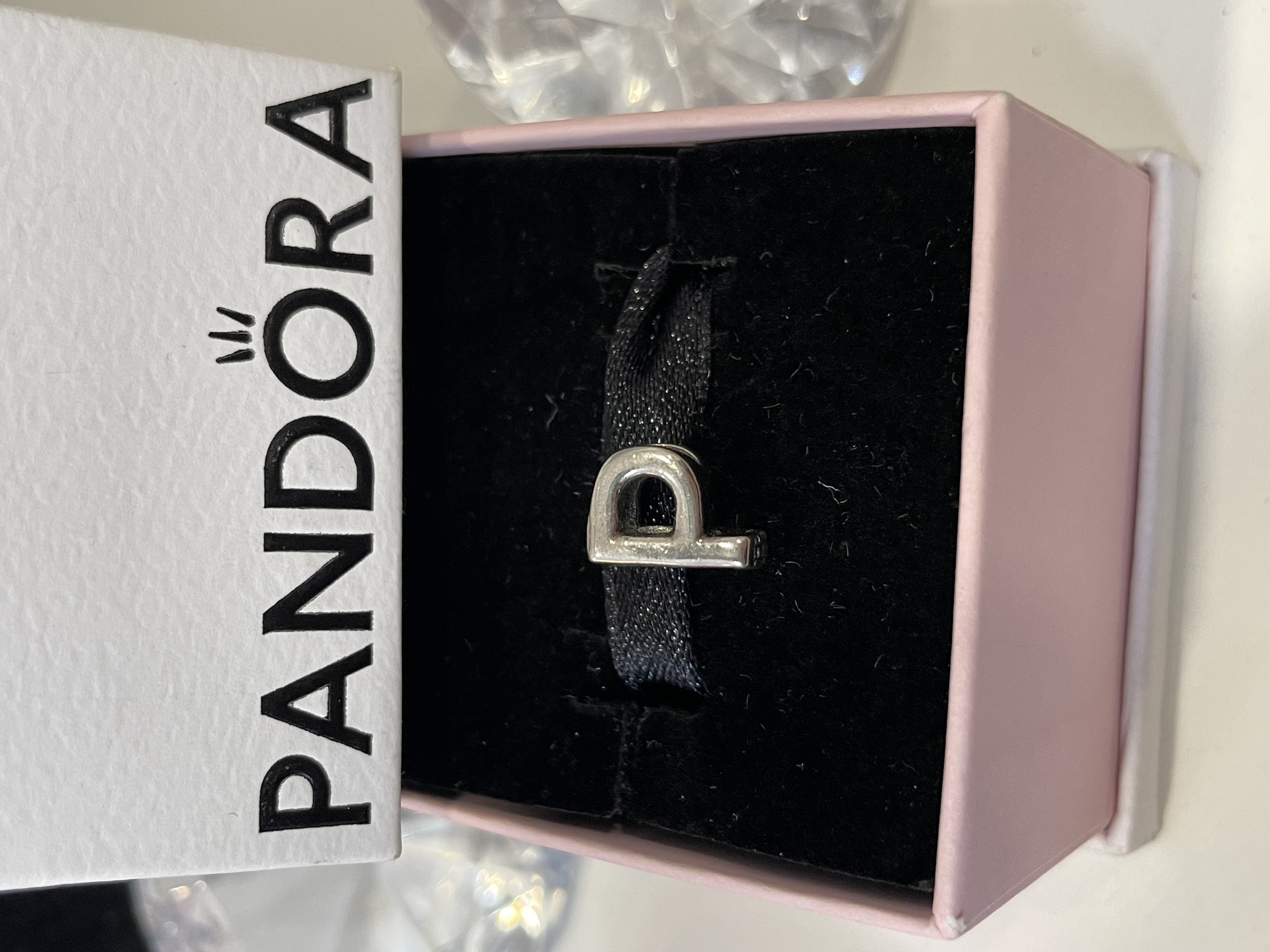 CHARM LETRA PLATA P