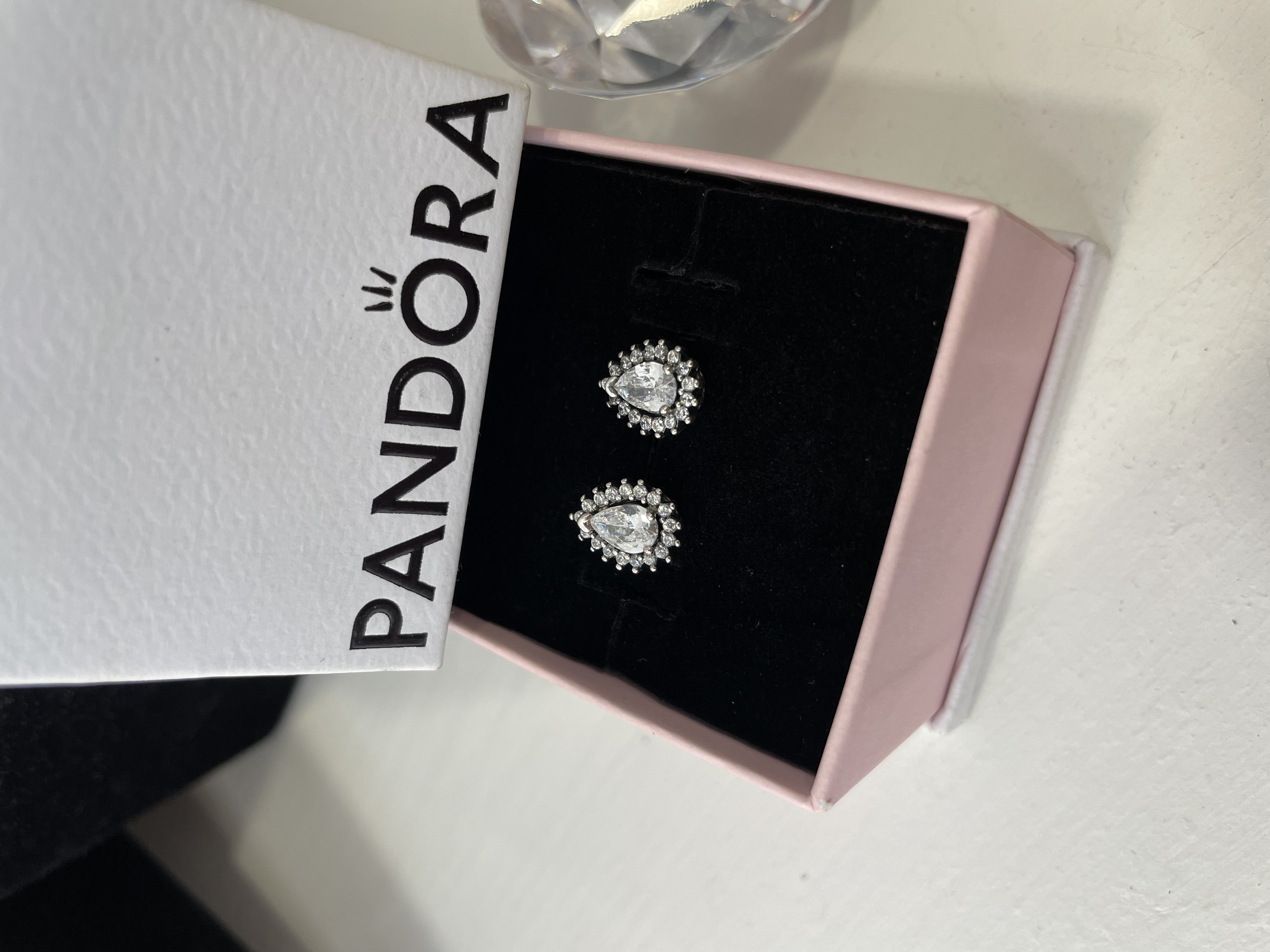 Aretes halo pera