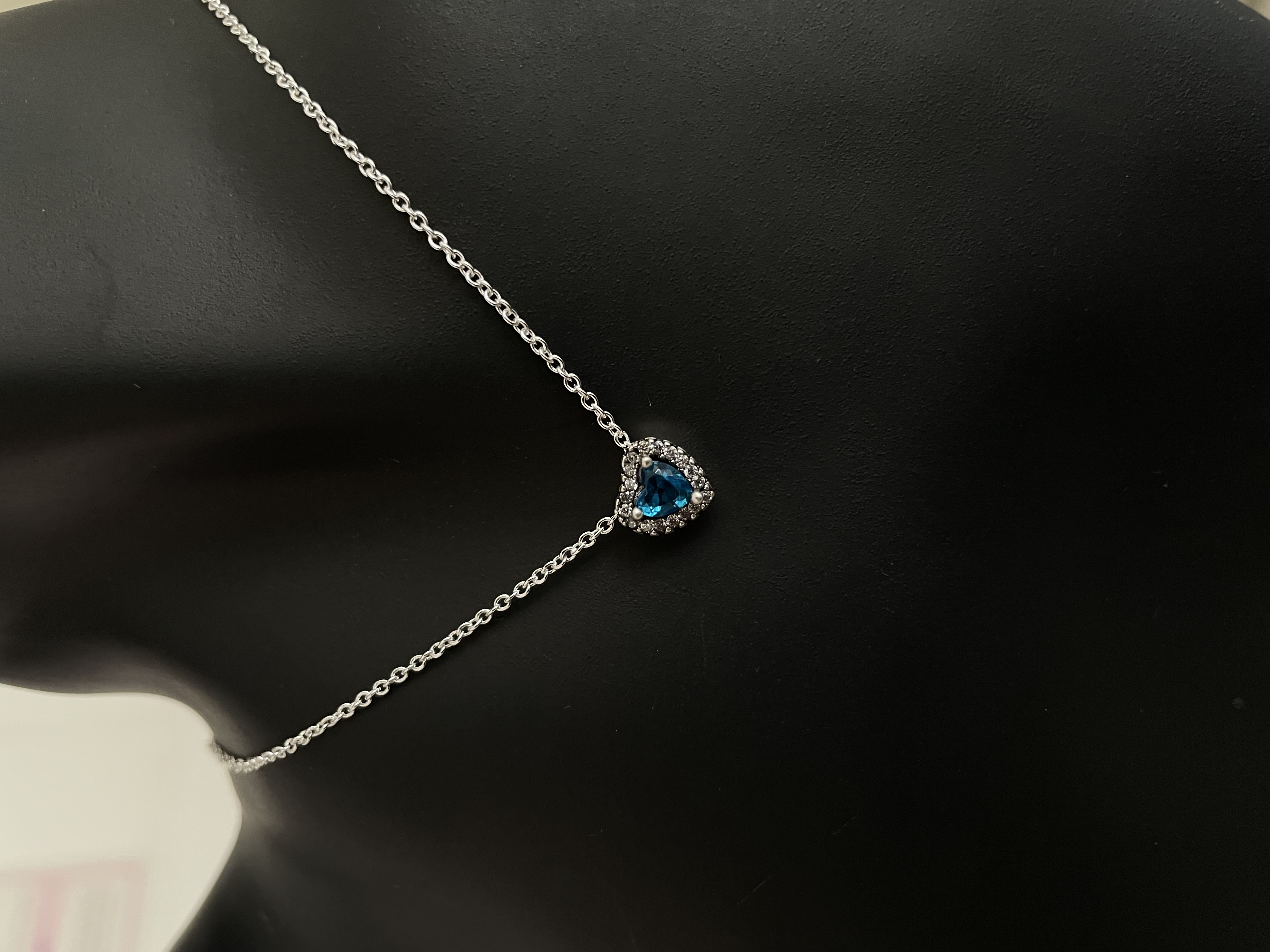COLLAR CORAZON BORDE ZIRCONIA 