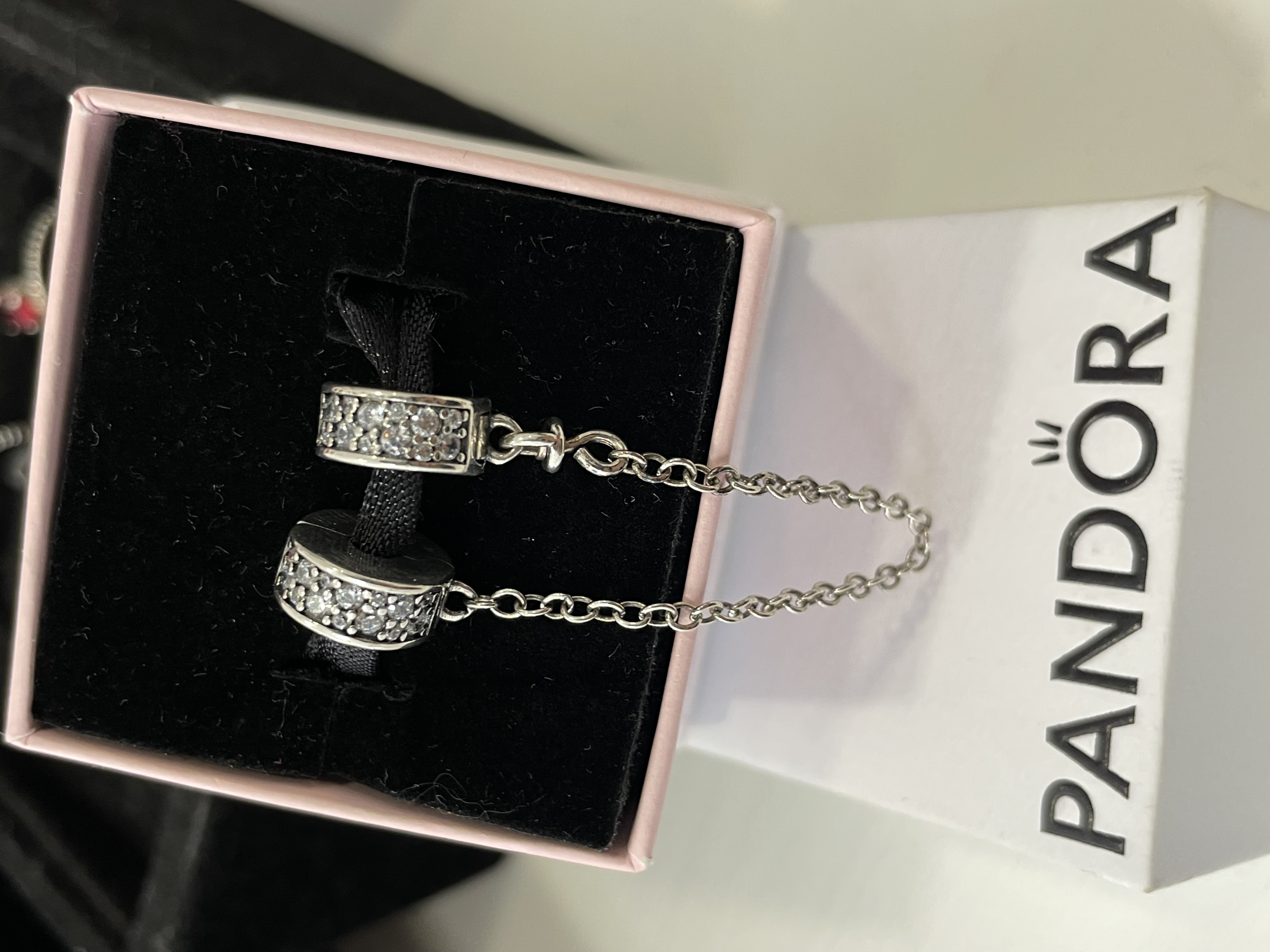 CADENA DE SEGURIDAD CLIP DE ZIRCONIAS PLATA