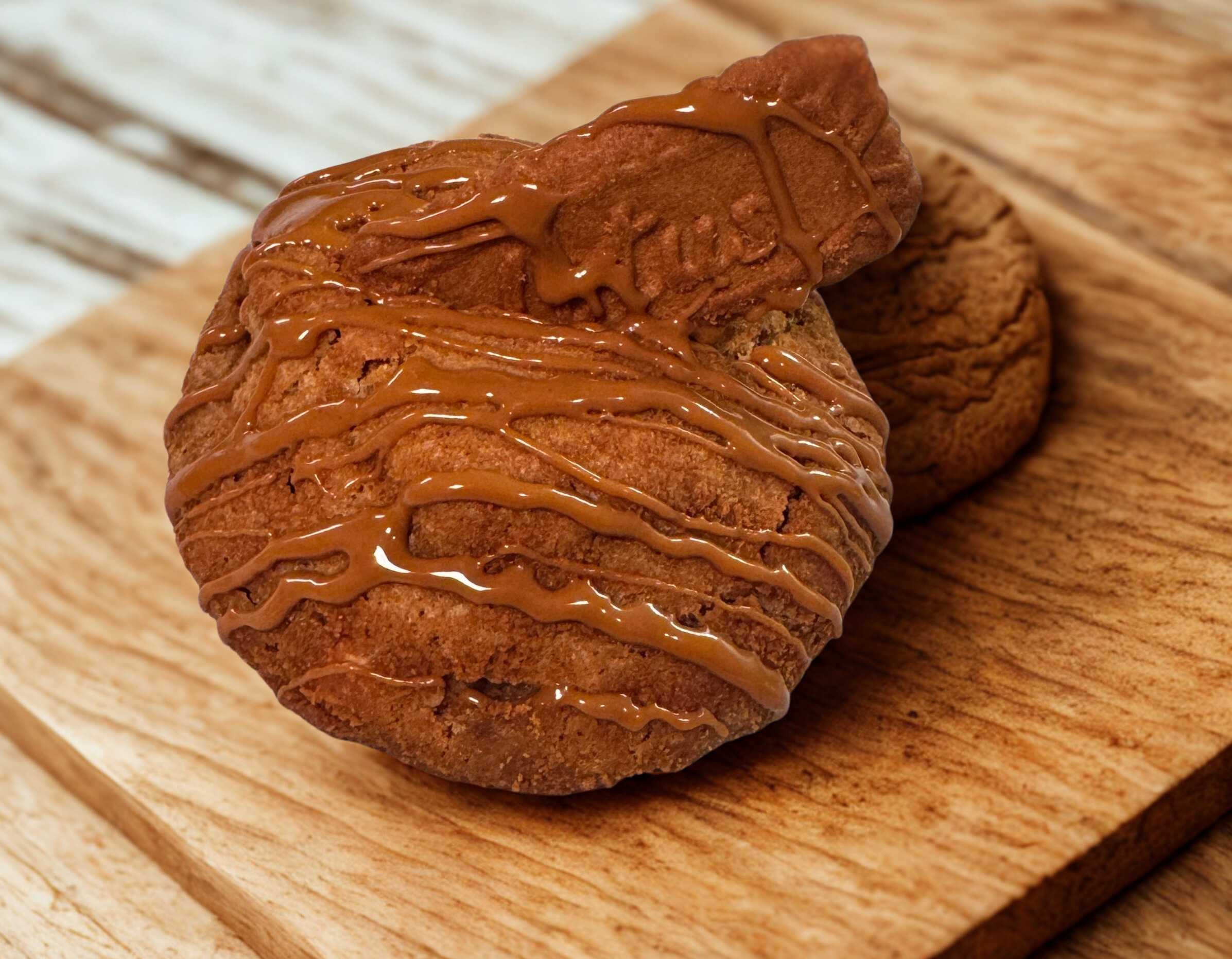 Cookie Butter Crush-A decadent cookie, filled with creamy cookie butter center, and finished with a drizzle. 🍪🤎