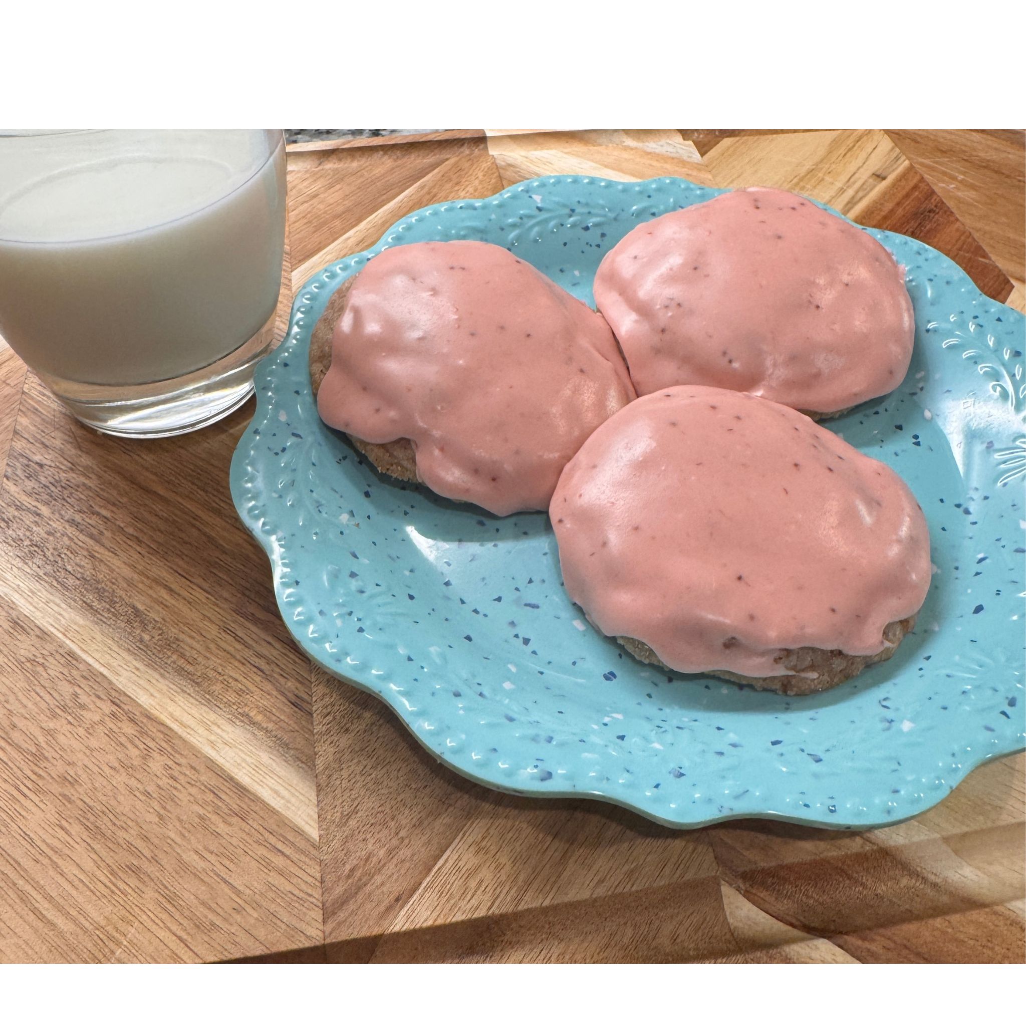 Berry Belle- is a sweet strawberry sugar cookie made with brown butter and finished with a light glaze for the perfect touch of charm. 🌸🍓