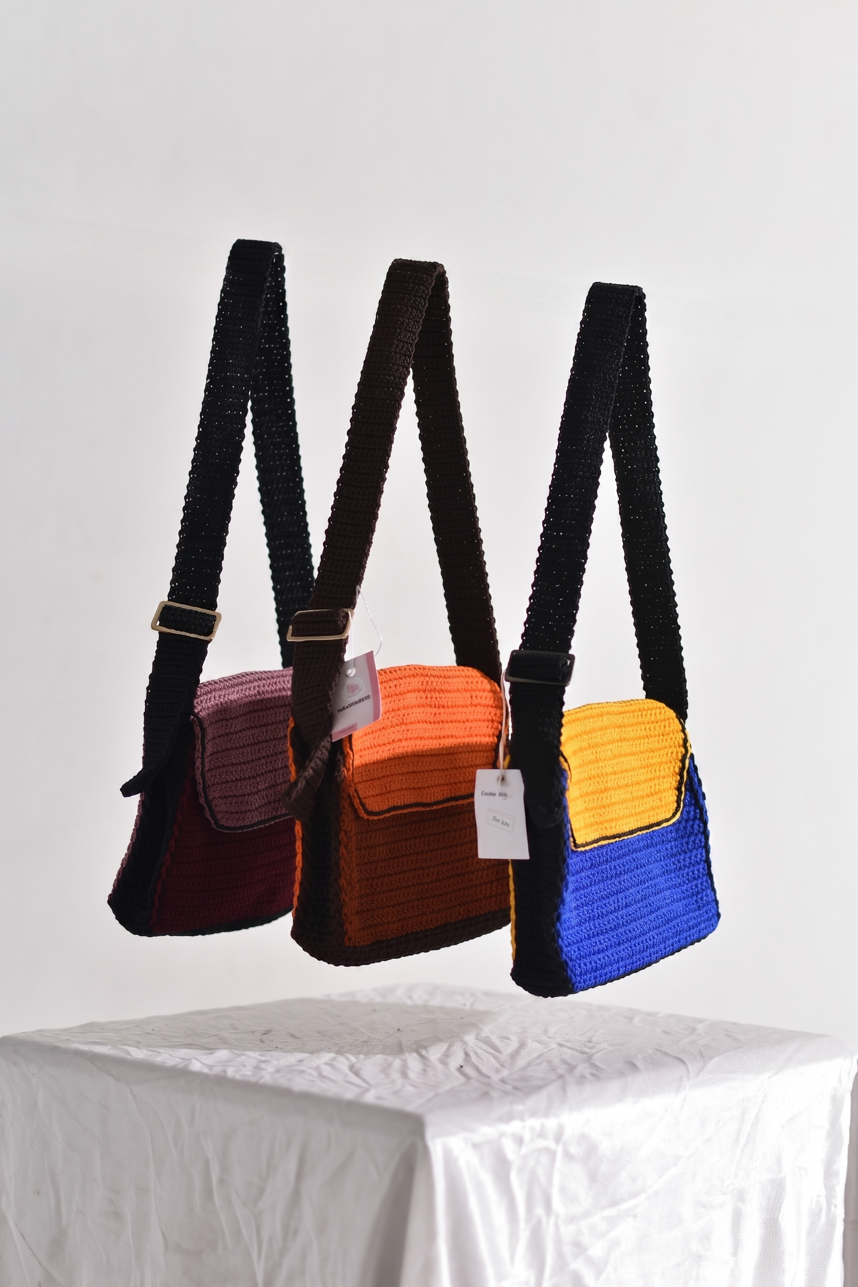 KERAJINAN TAS RAJUT ATALOEN HANDMADE