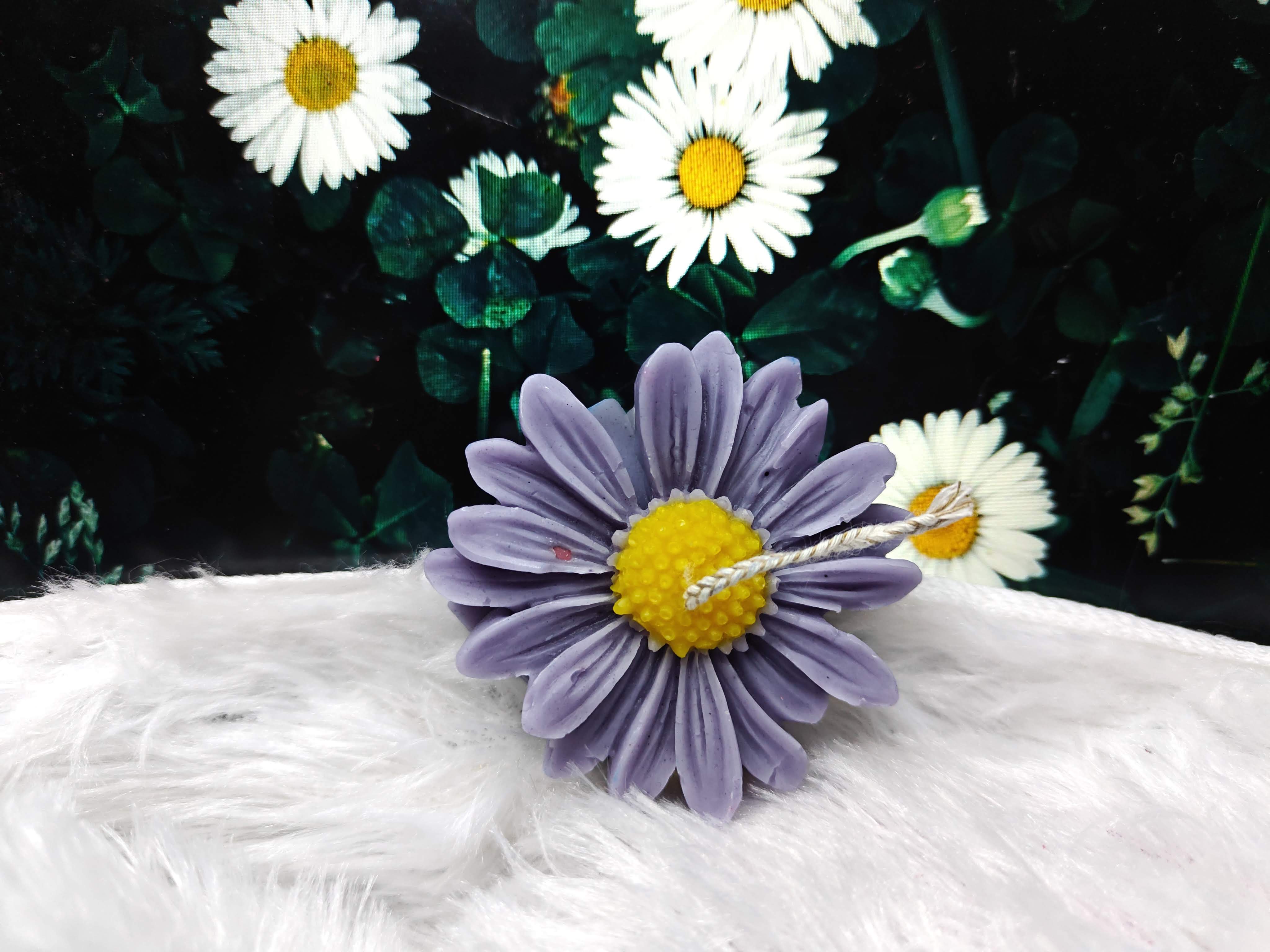 Daisy Flower Floating Candle
