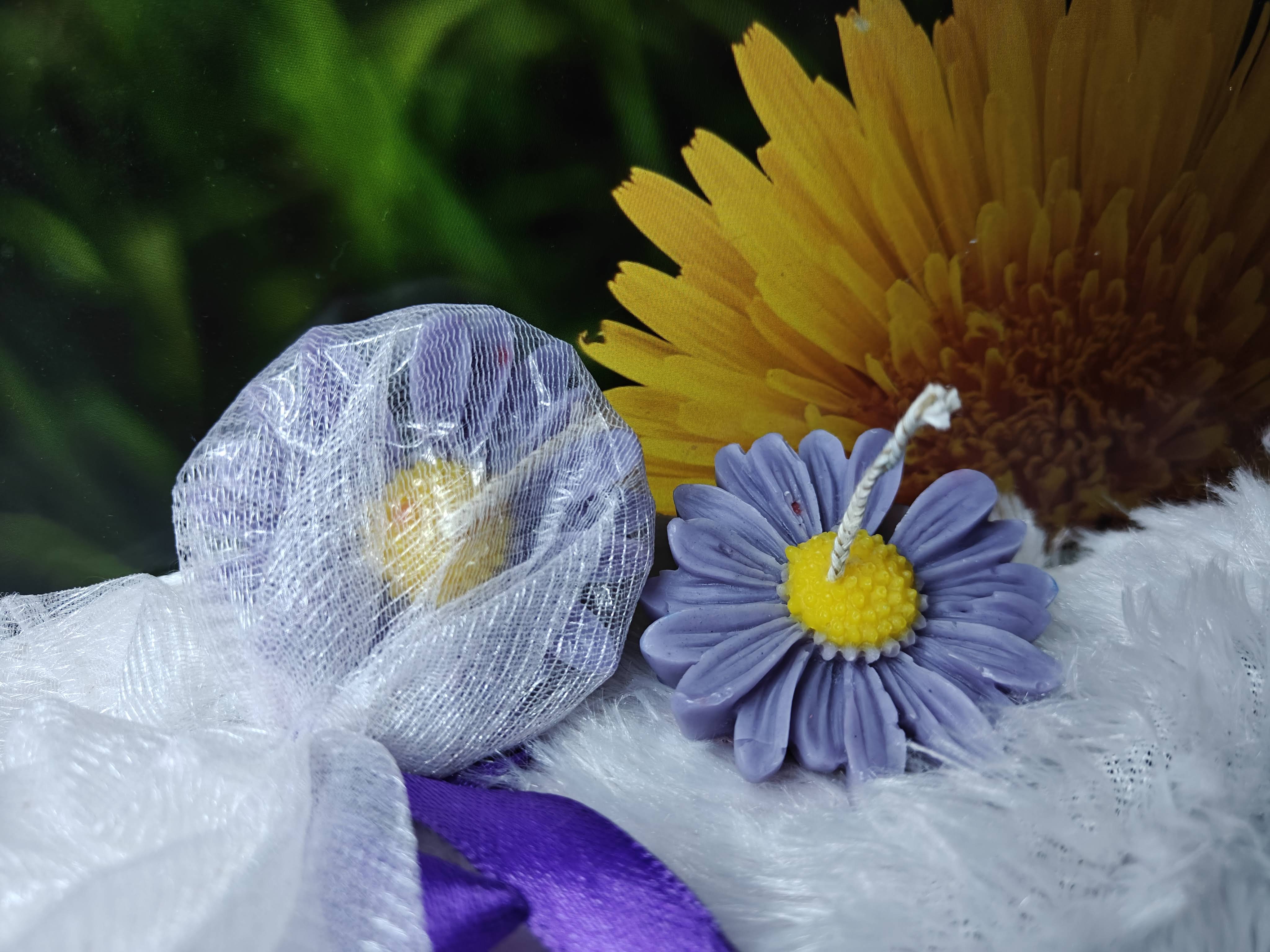 Daisy Flower Floating Candle