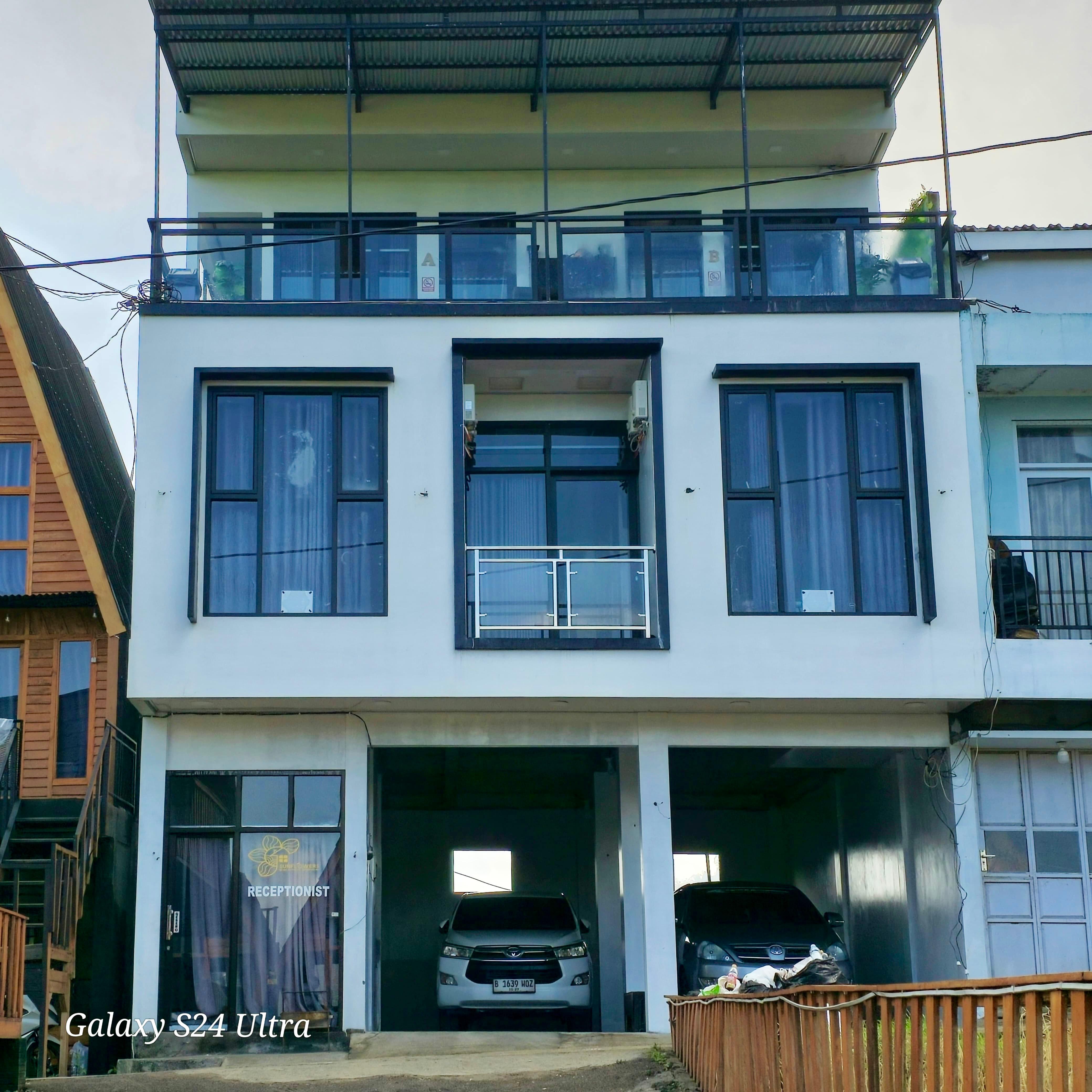 Sunflower Full House