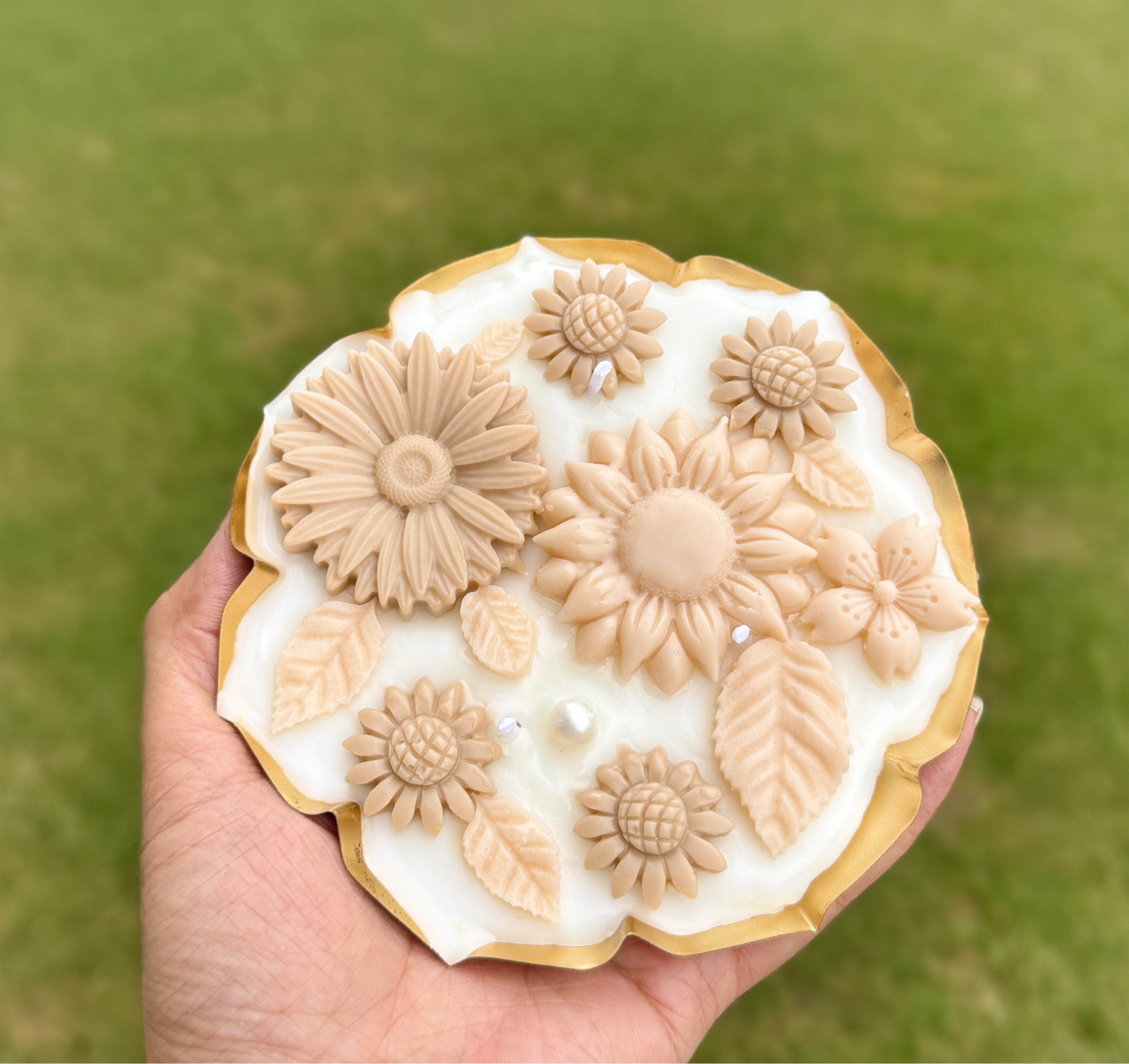 Urli Candle with Brown Flowers