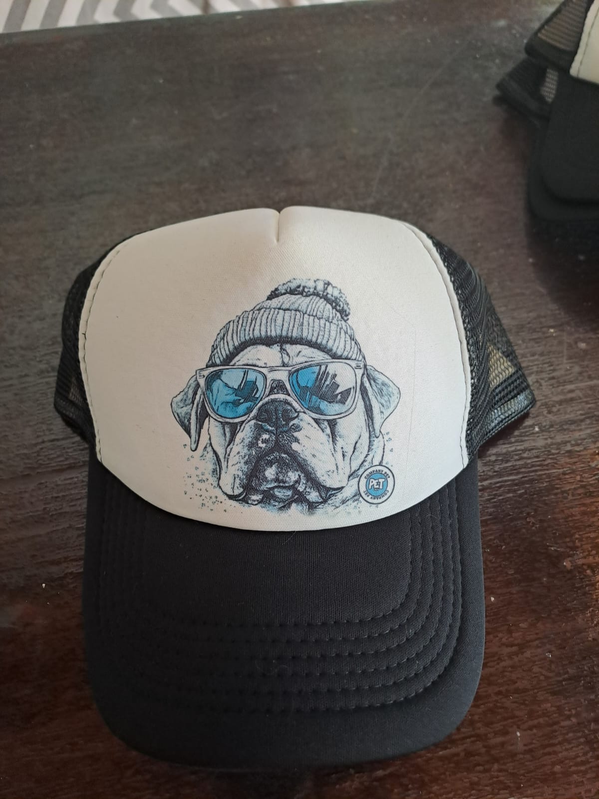 Gorra con estampado de bulldog
