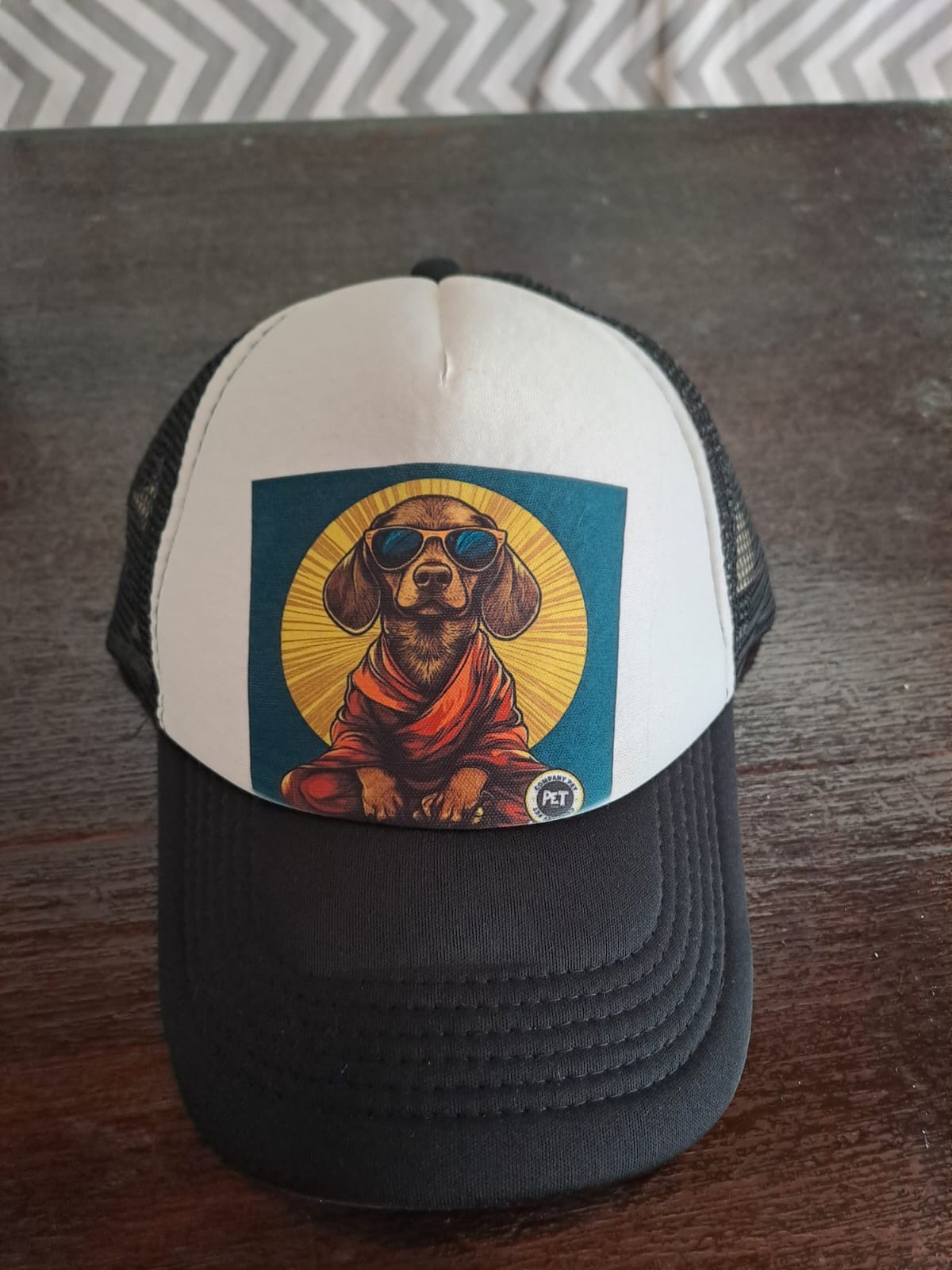 Gorra con diseño de perro