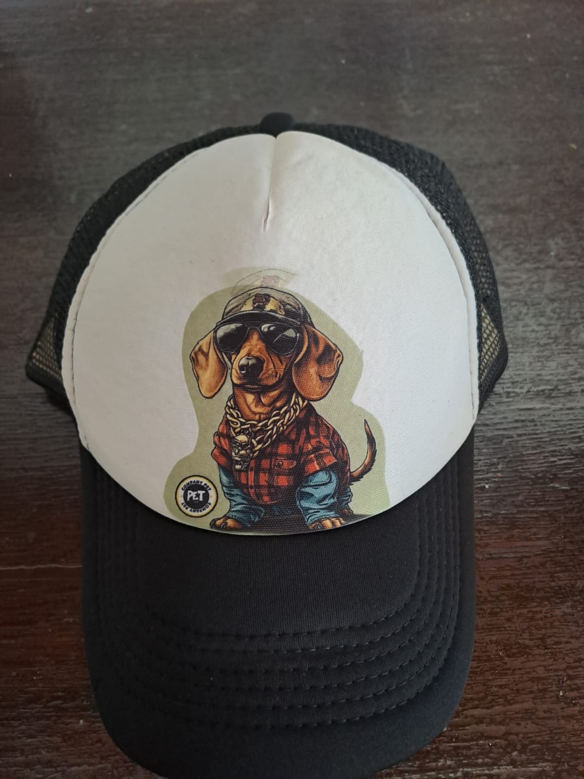 Gorra con diseño de perro