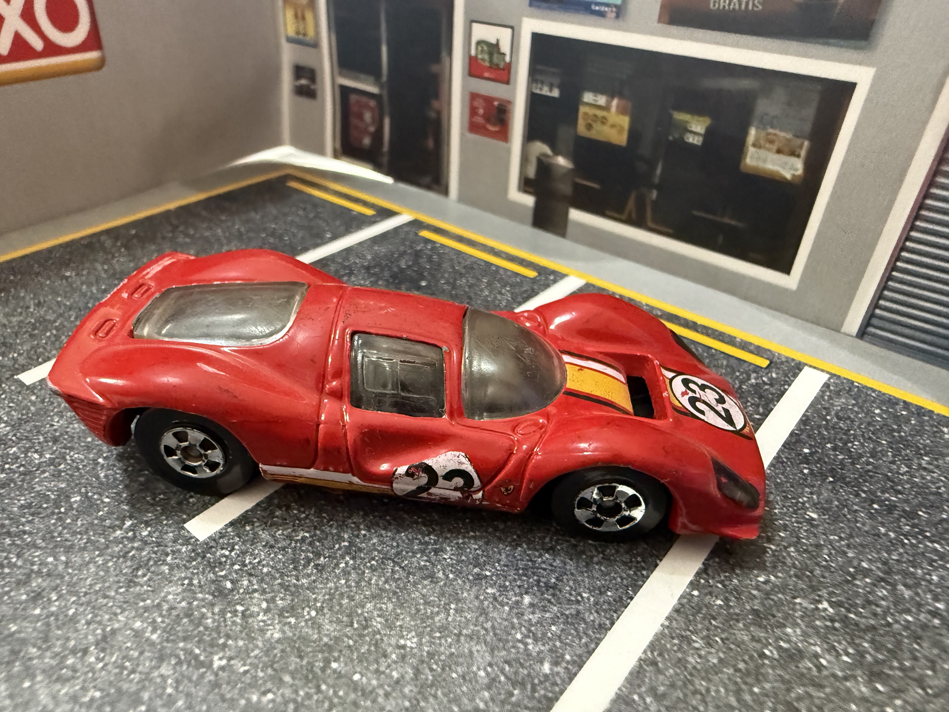 Coche de juguete clásico
