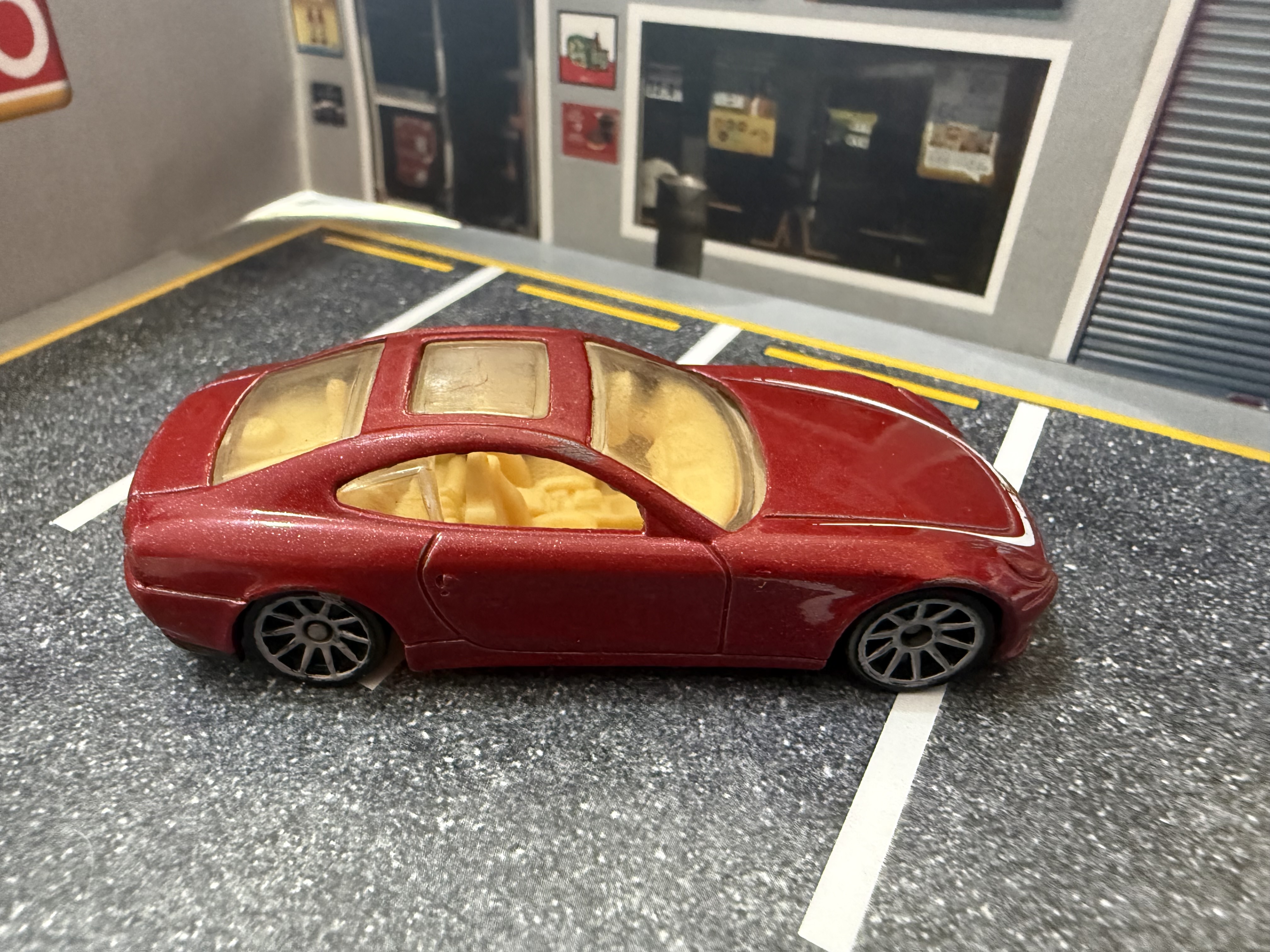 Coche de juguete deportivo