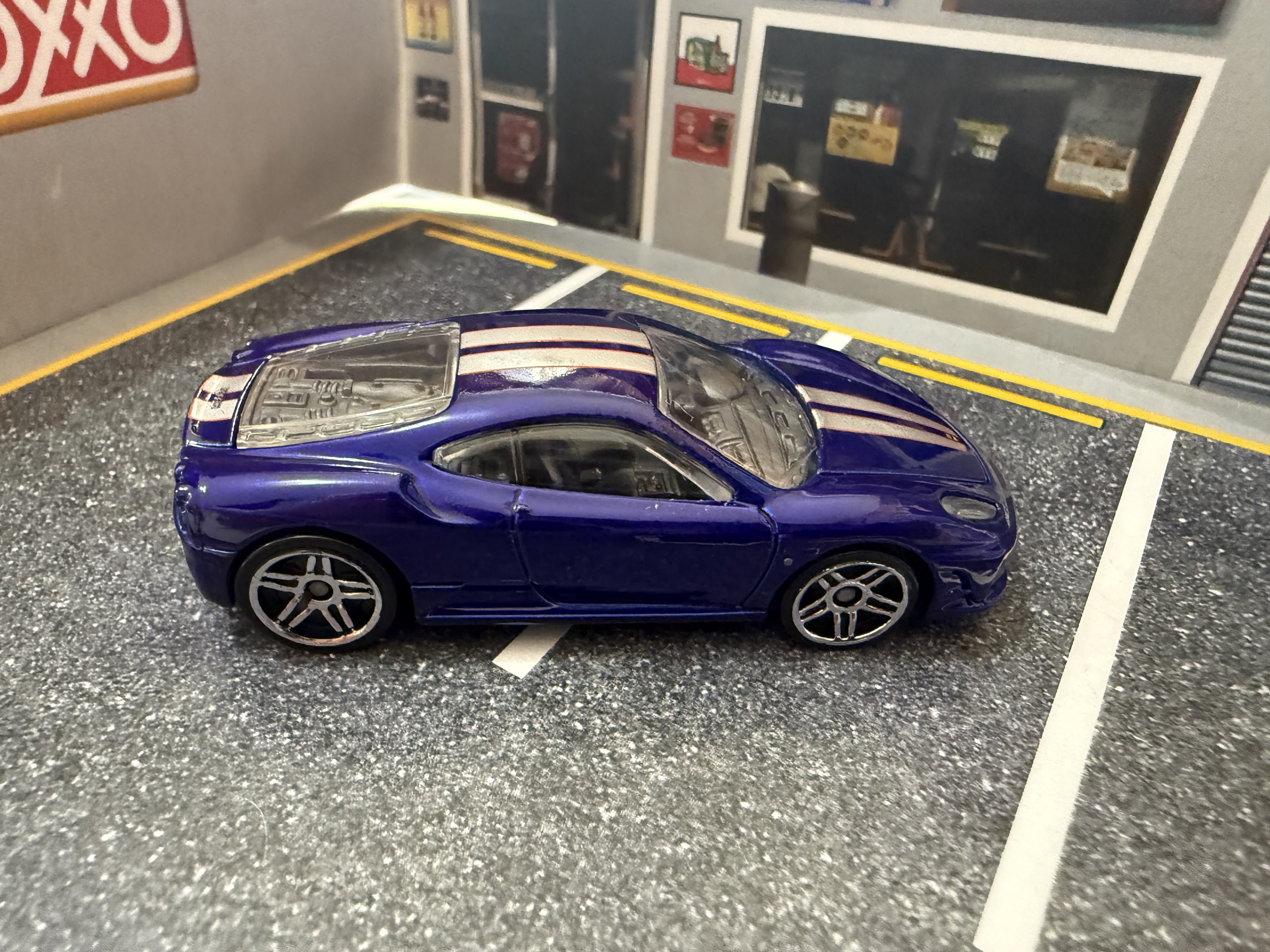 Auto deportivo de juguete azul