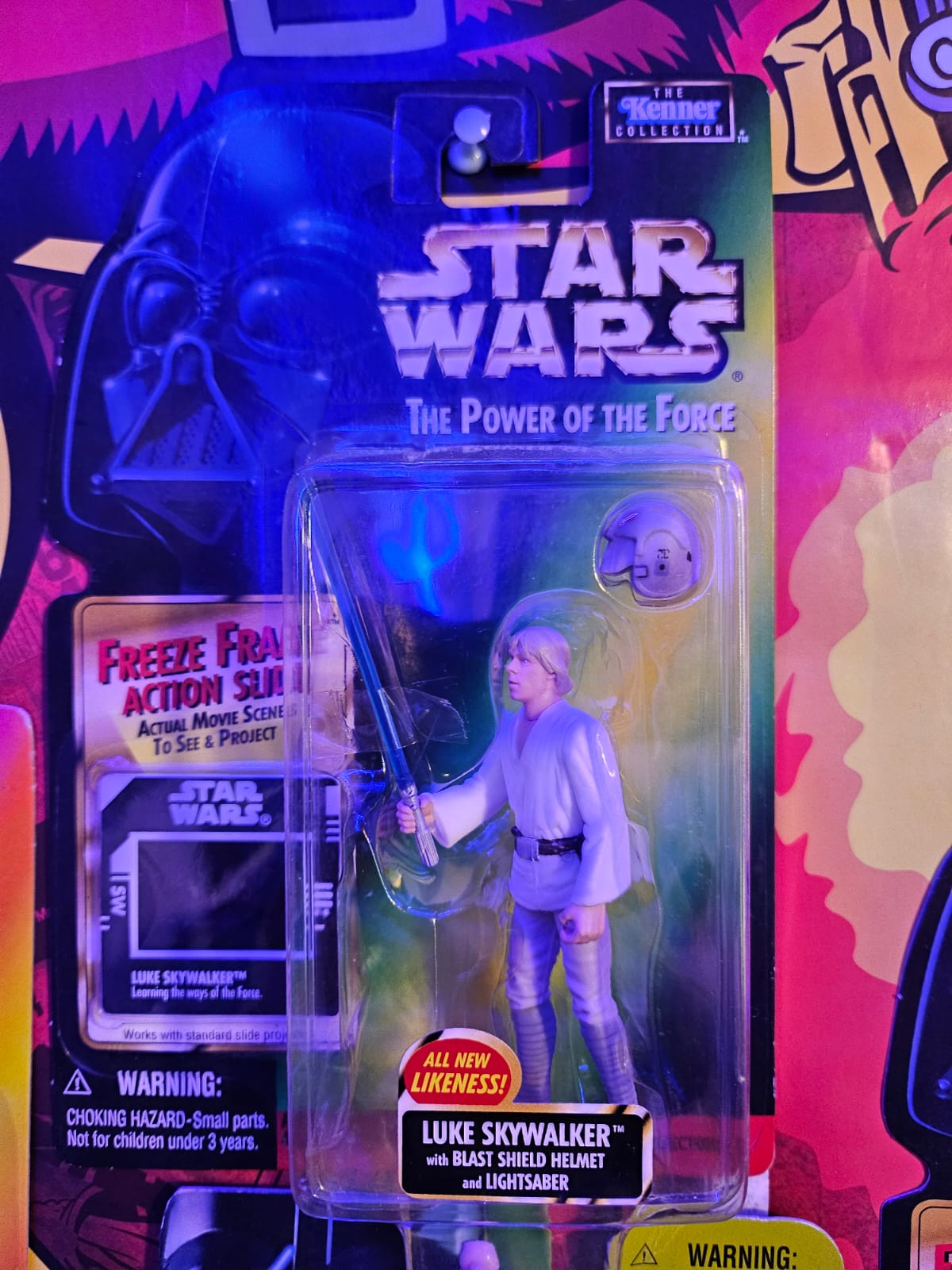 Luke Skywalker con casco y sable de luz