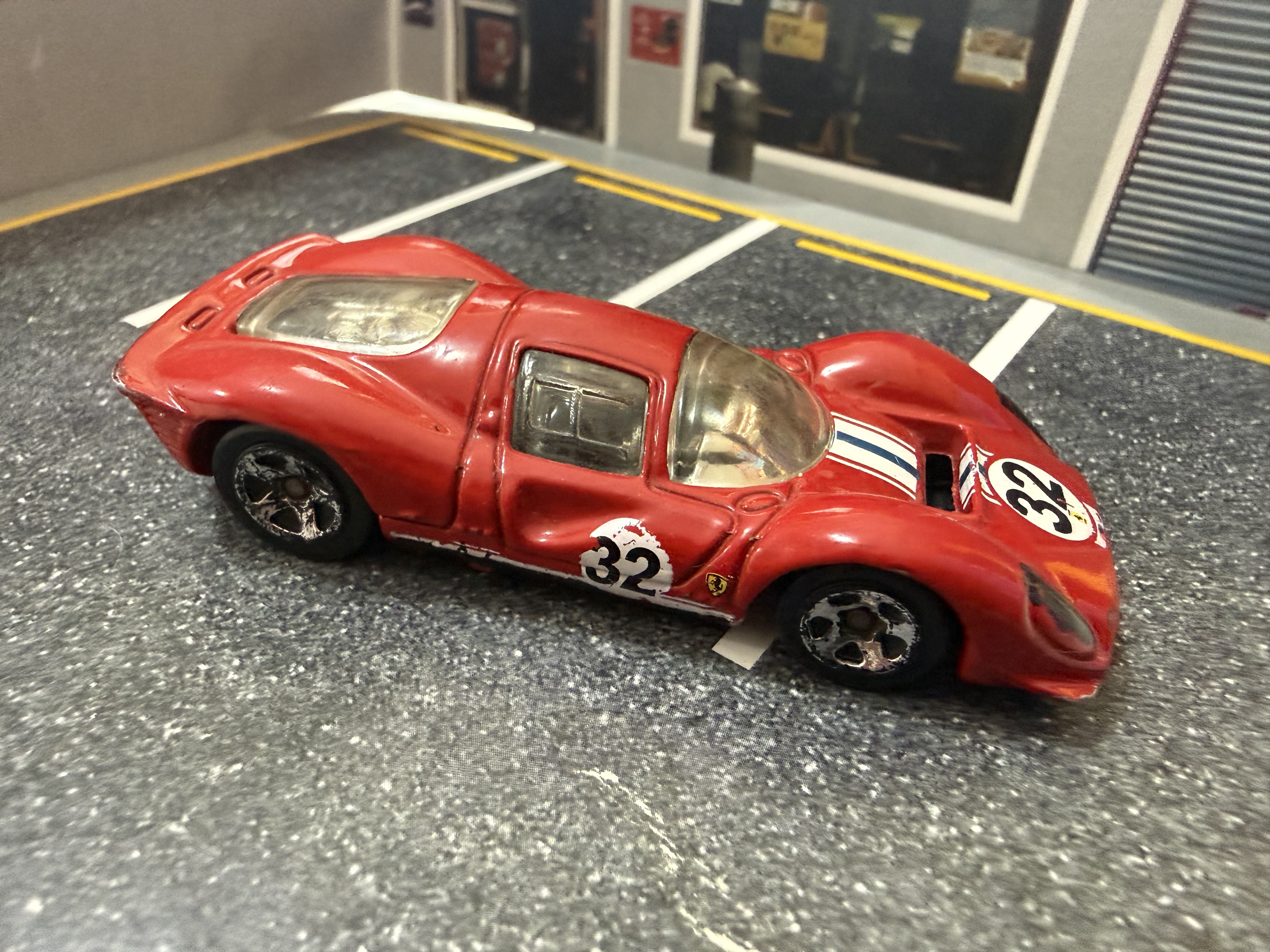 Coche de juguete Ferrari clásico