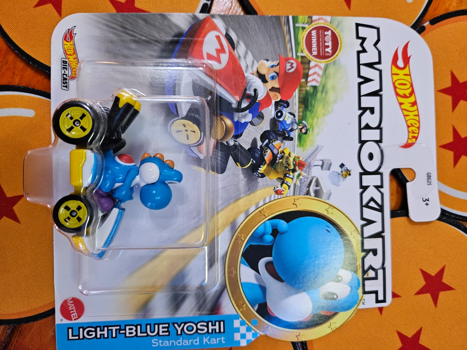 Hot Wheels Mario Kart Yoshi azul claro