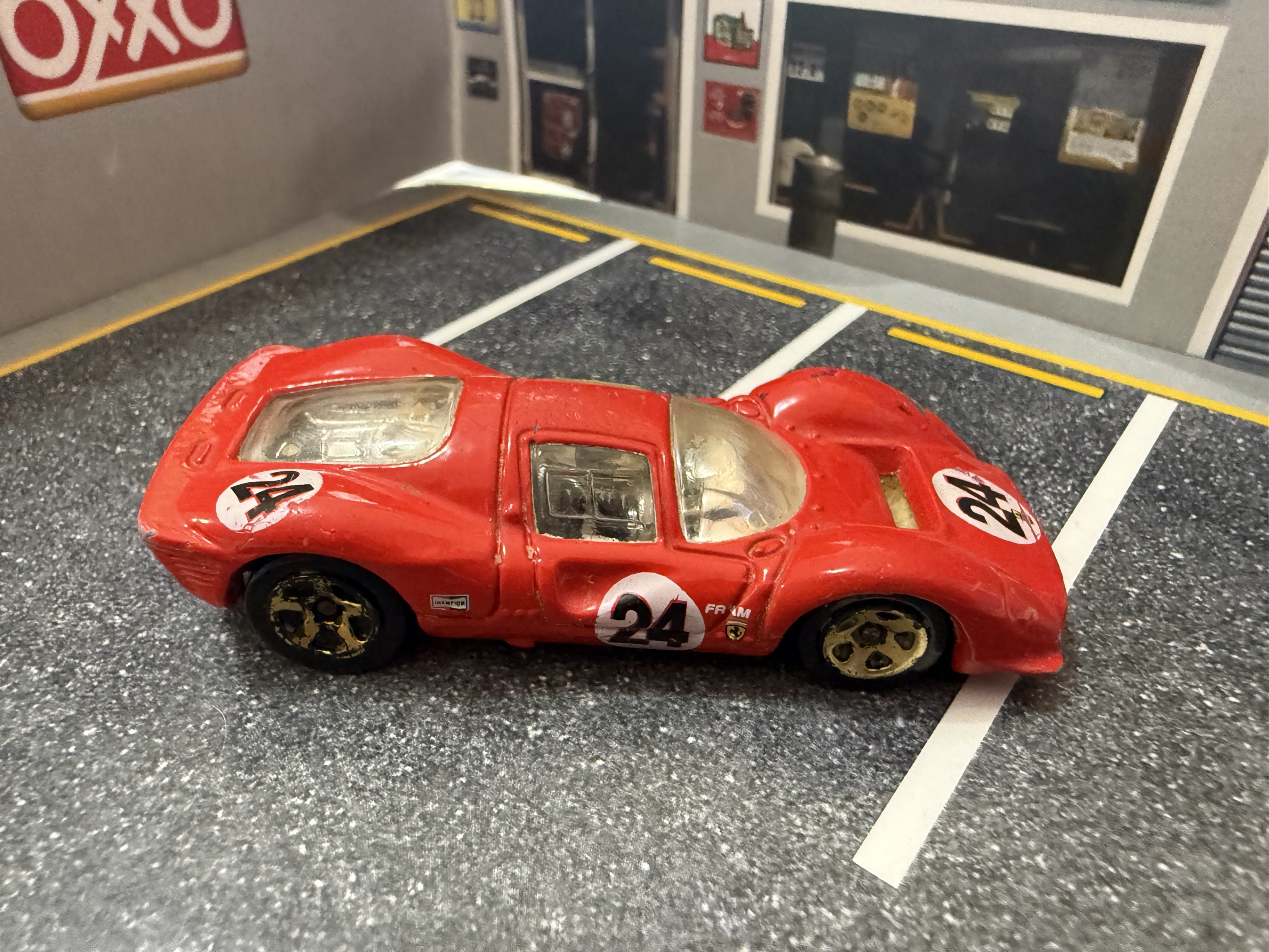Auto de colección rojo